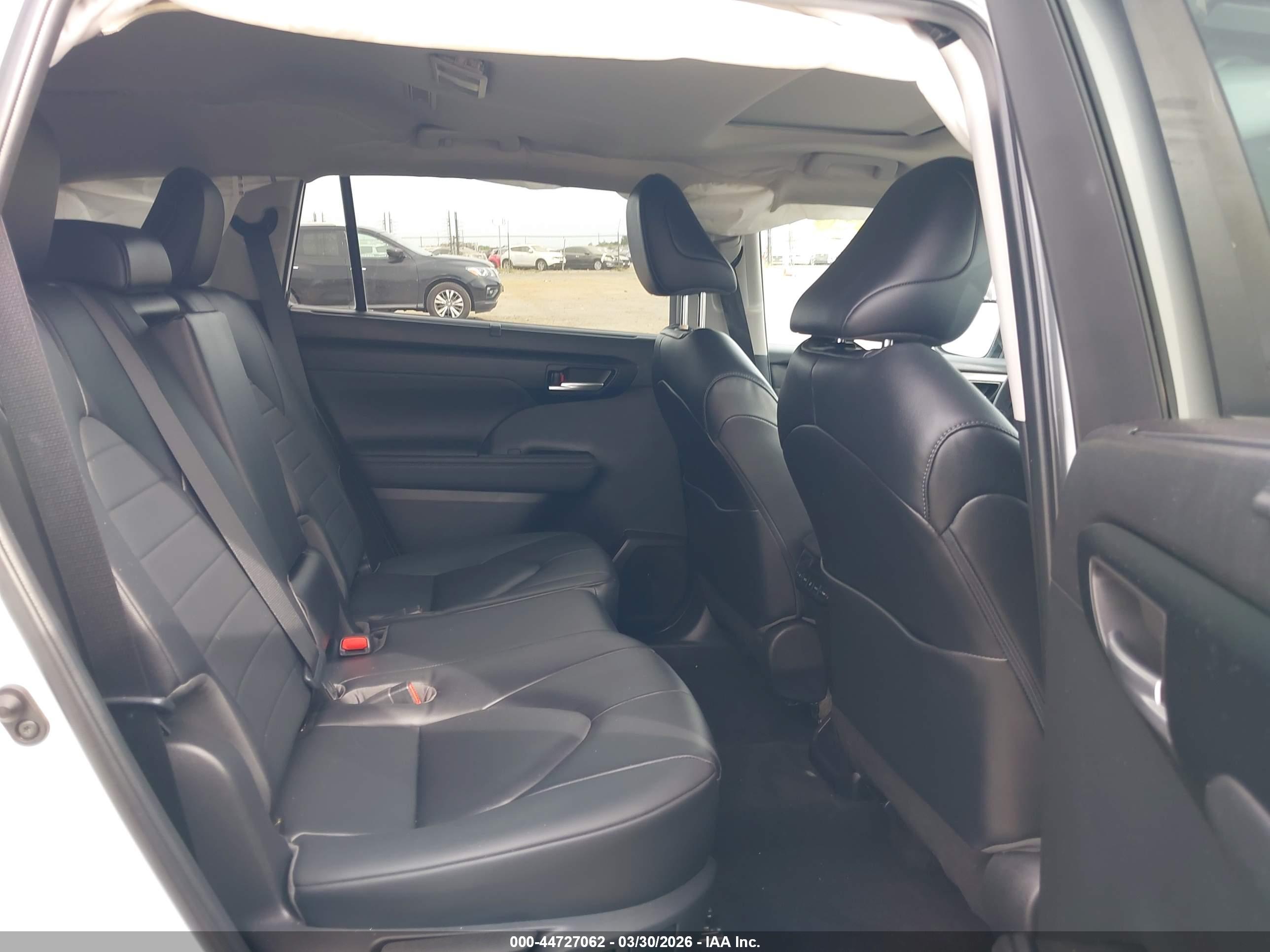 TOYOTA HIGHLANDER image 8