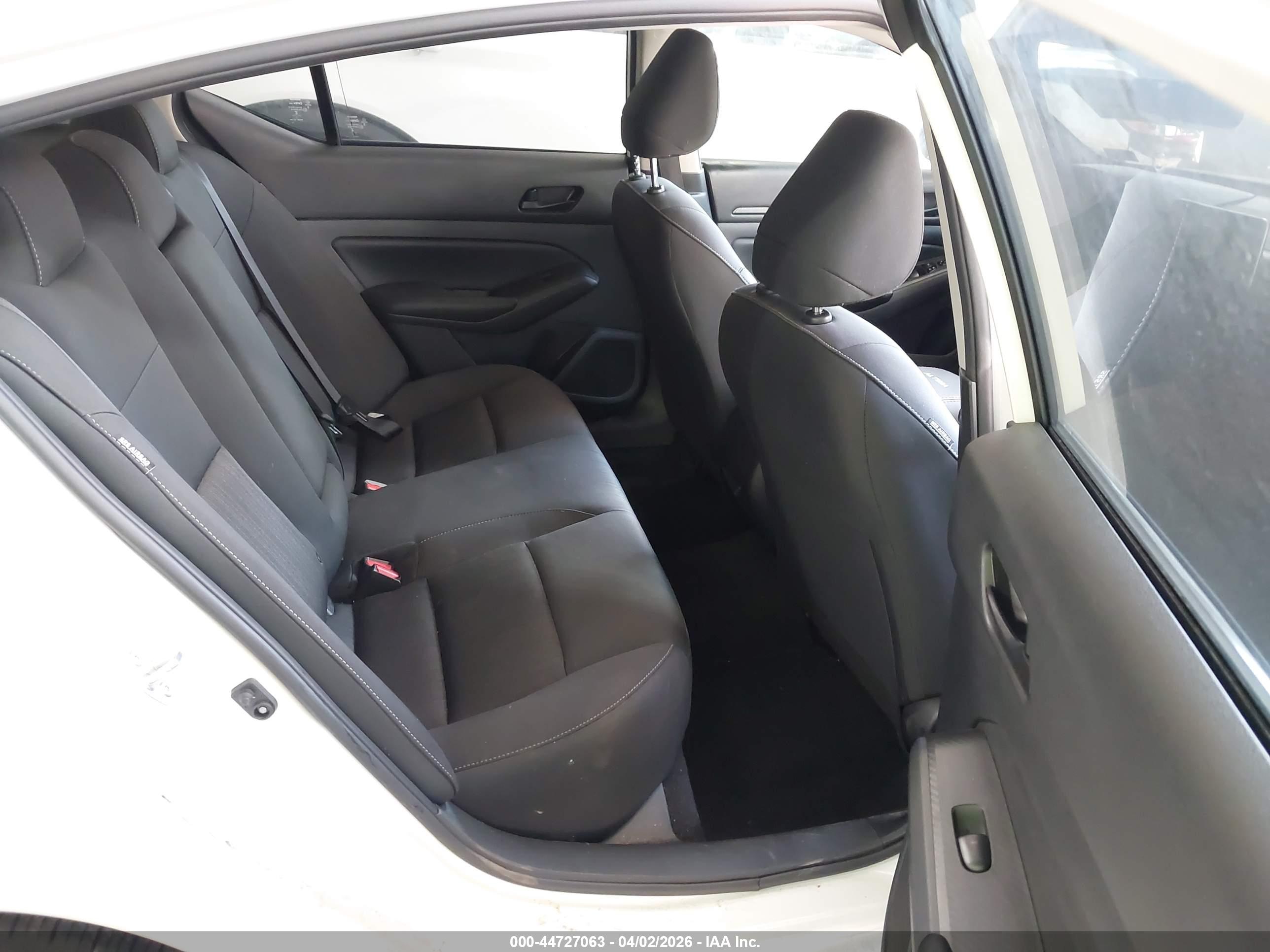 NISSAN ALTIMA image 8