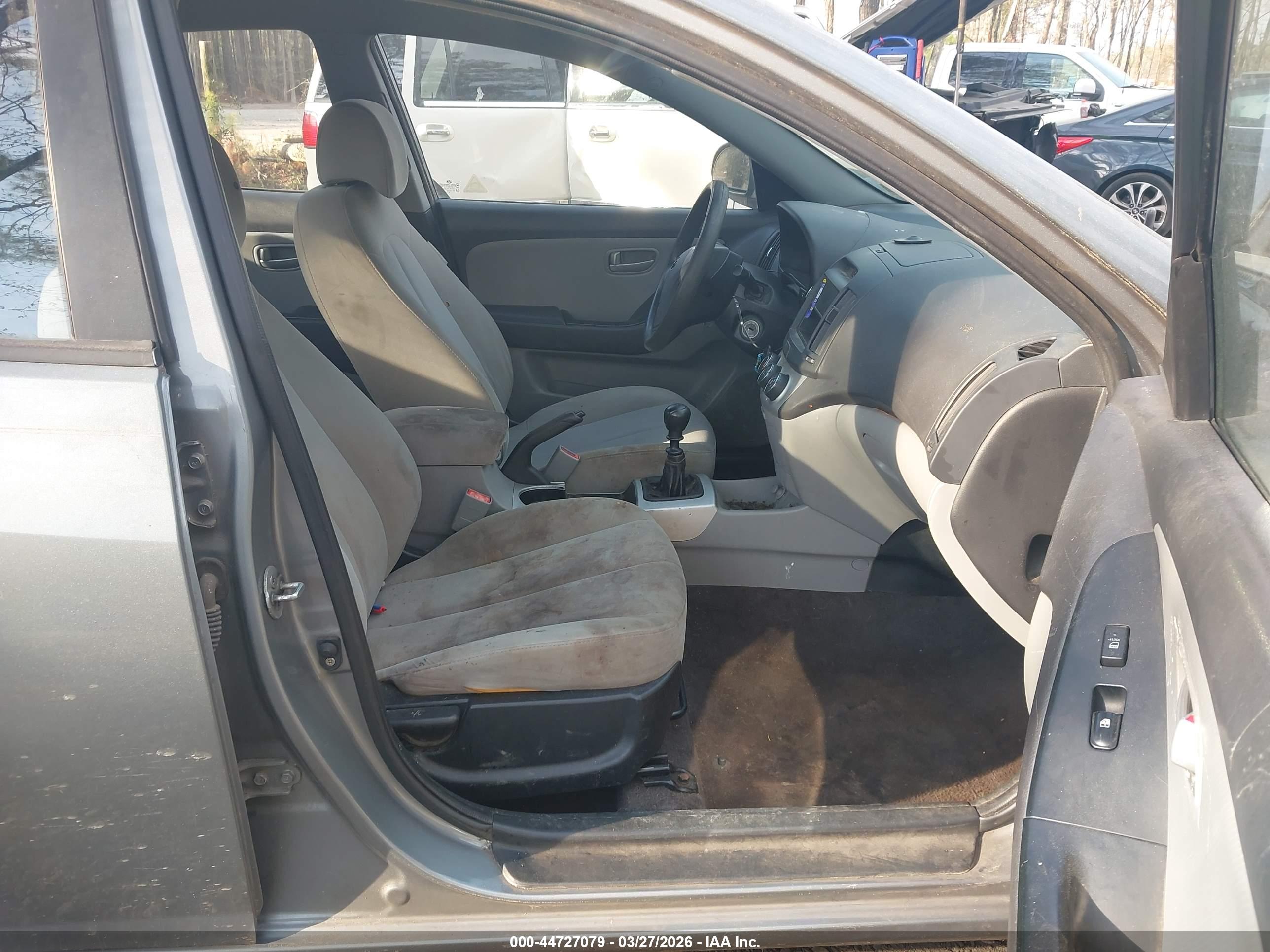 HYUNDAI ELANTRA image 5