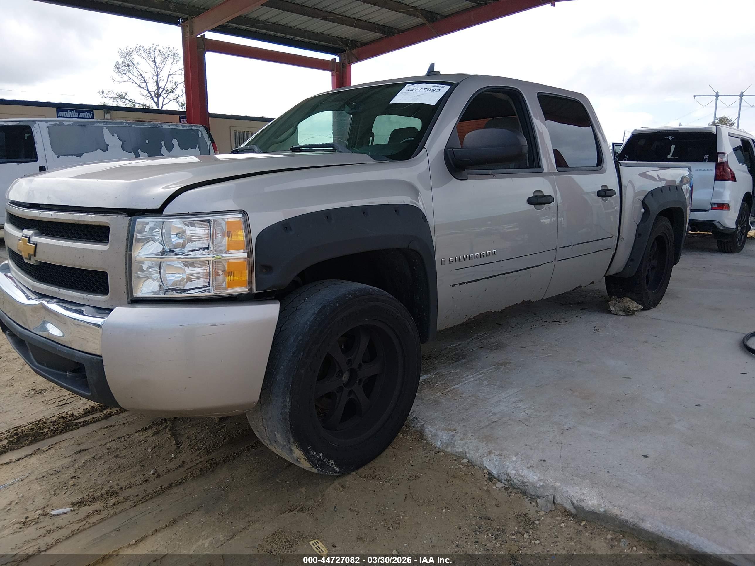 CHEVROLET SILVERADO image 2