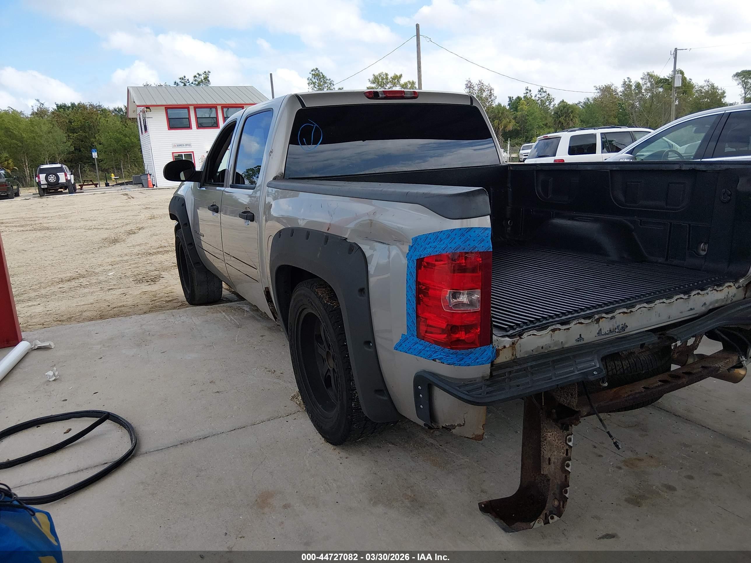 CHEVROLET SILVERADO image 3