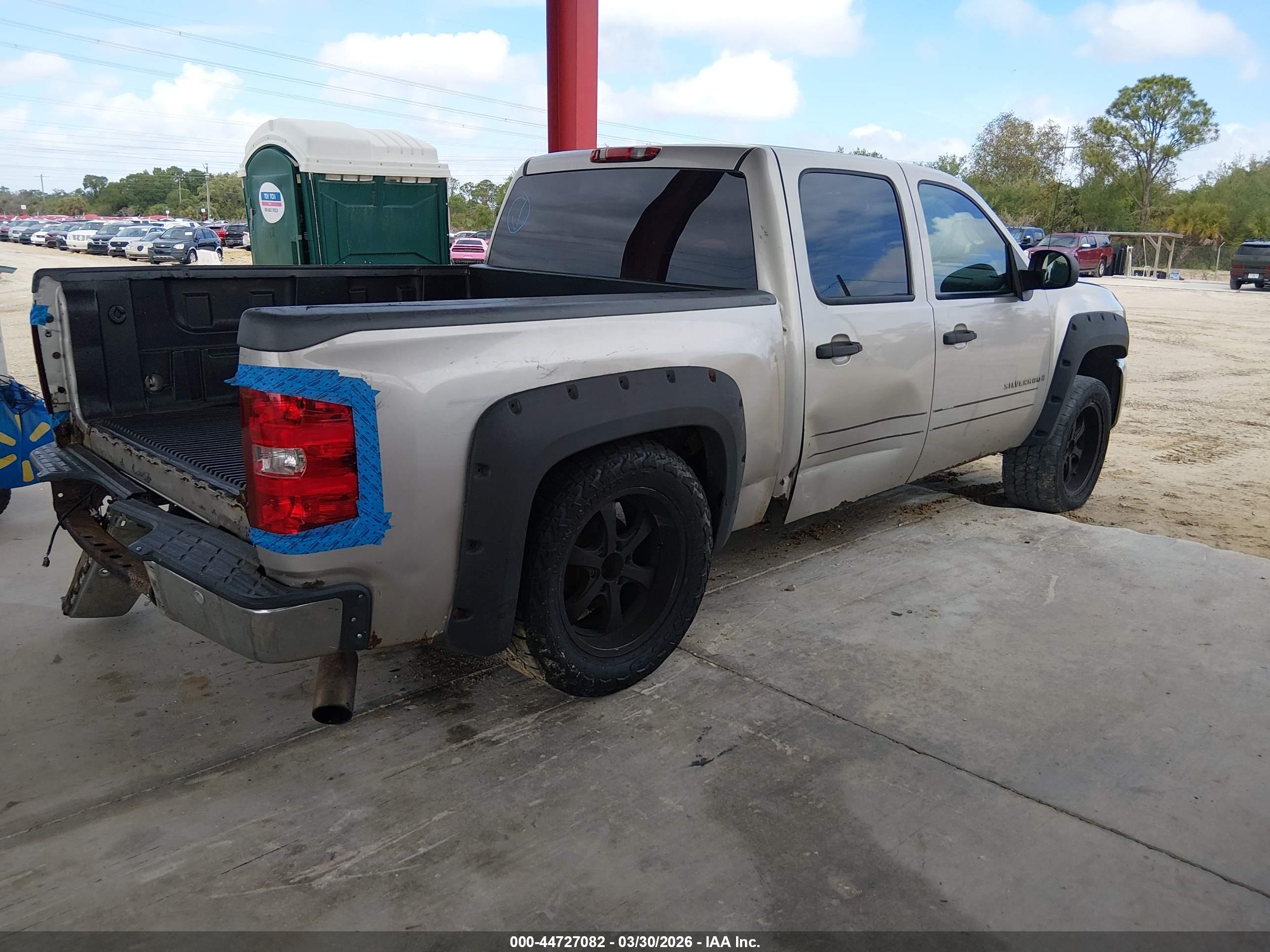 CHEVROLET SILVERADO image 4