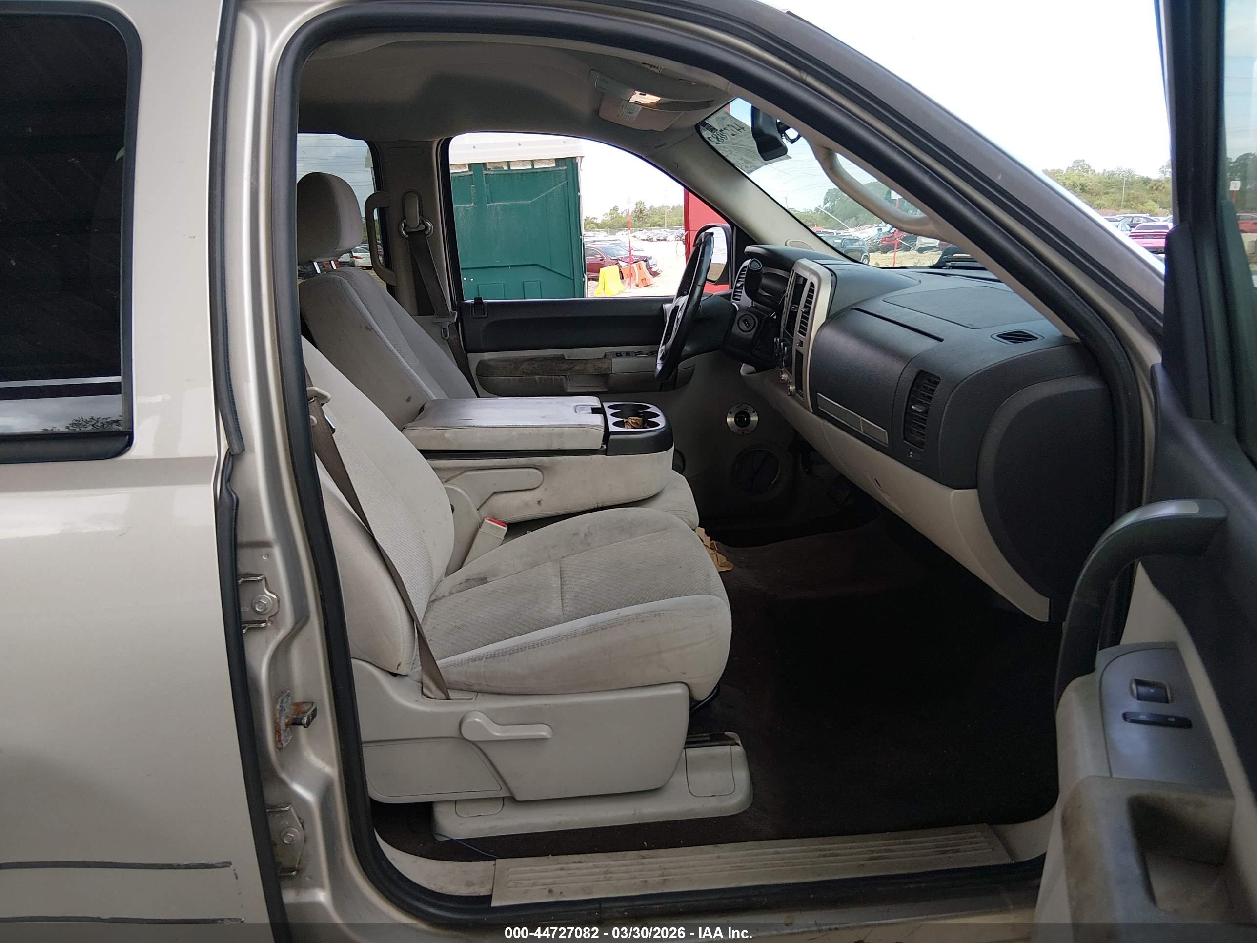 CHEVROLET SILVERADO image 5