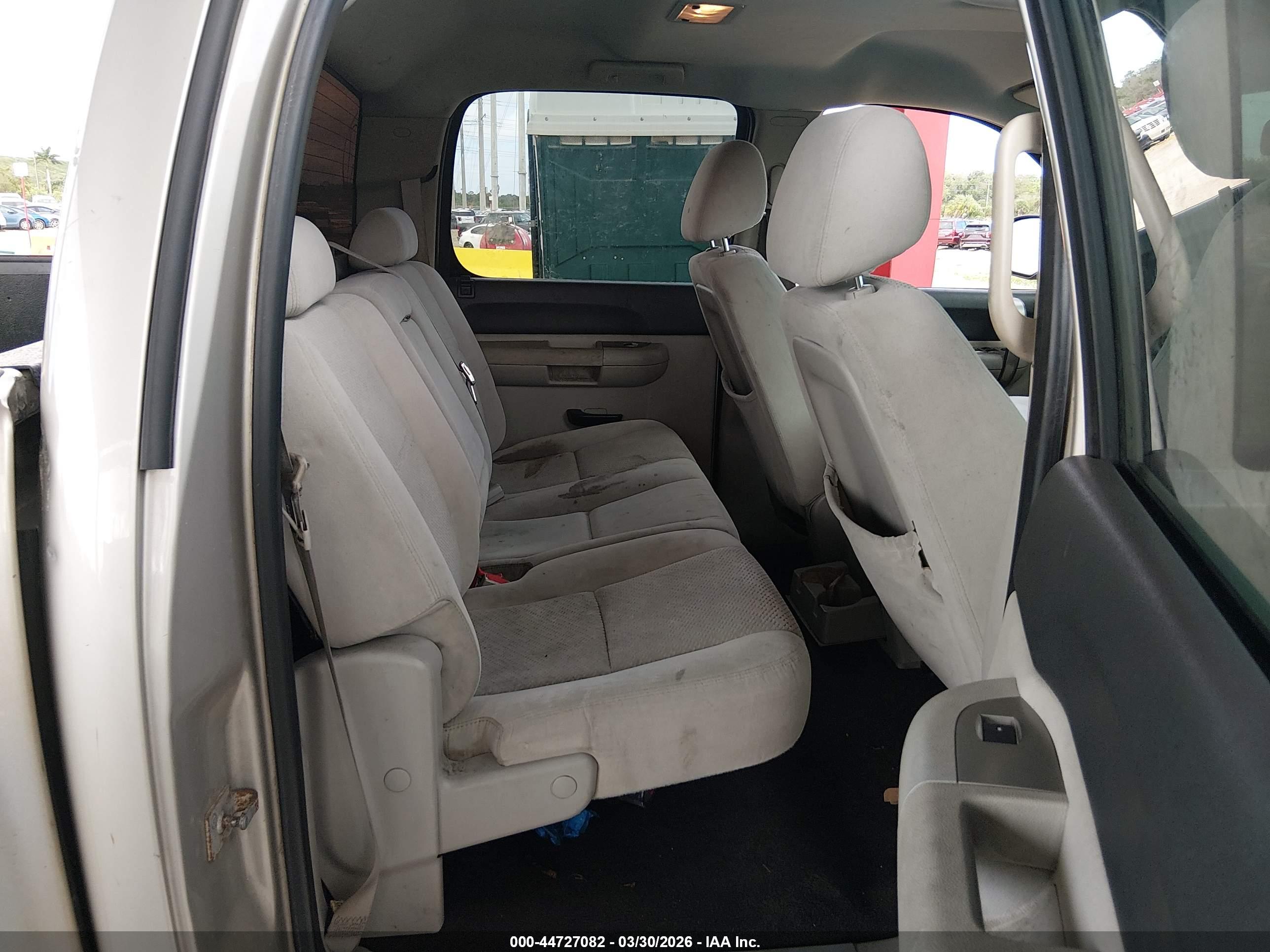 CHEVROLET SILVERADO image 8