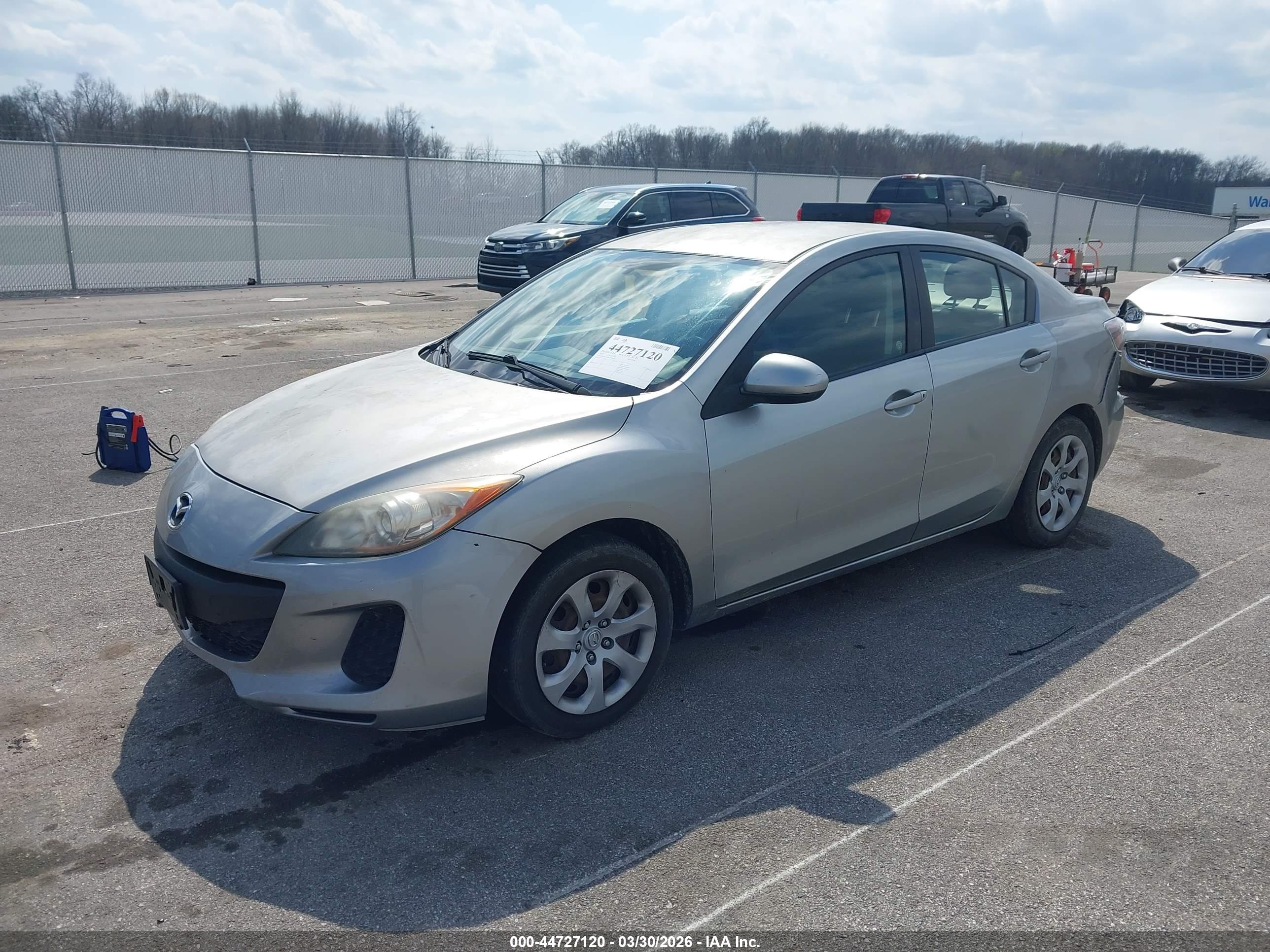 MAZDA MAZDA3 image 2