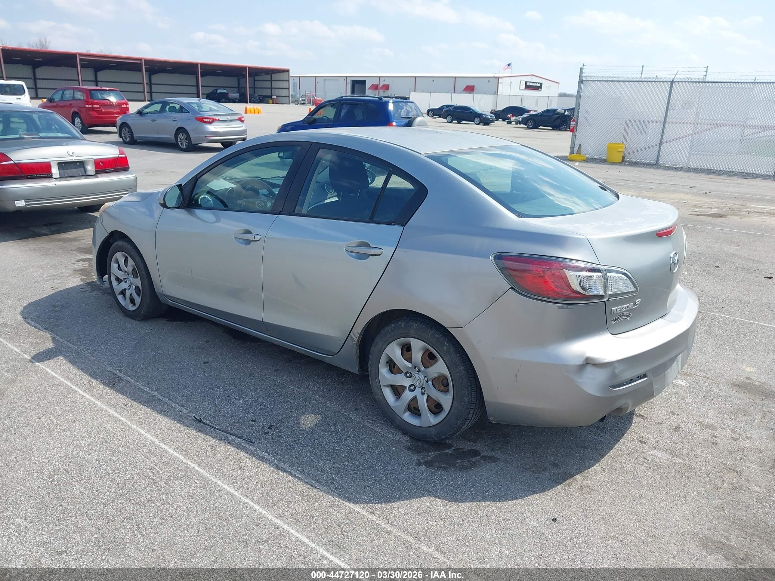 MAZDA MAZDA3 image 3