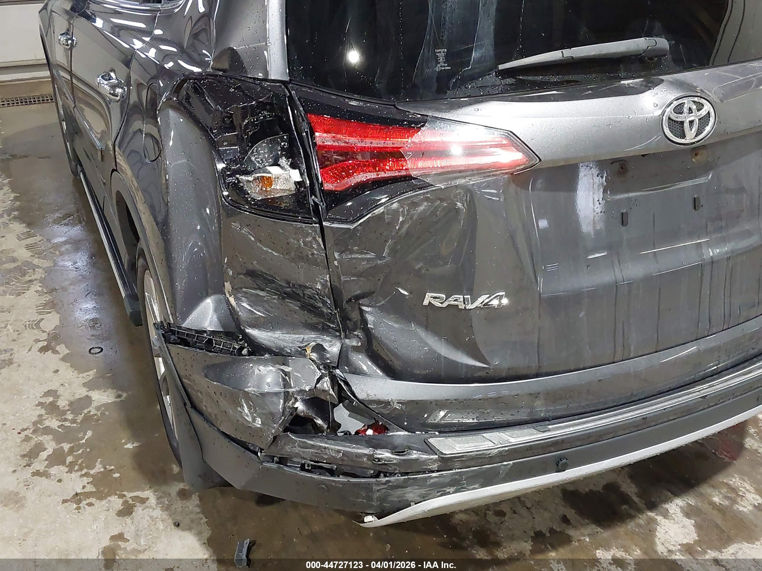 TOYOTA RAV4 image 6
