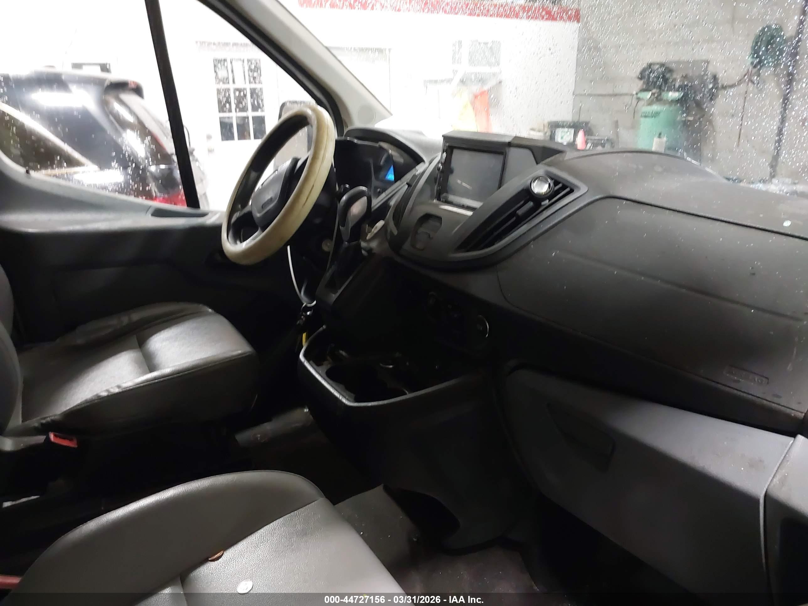 FORD TRANSIT-150 image 5