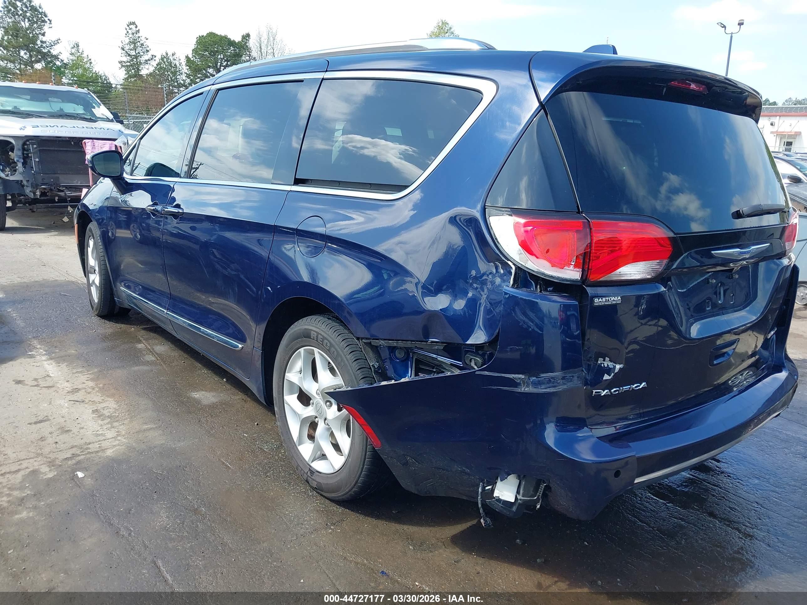 CHRYSLER PACIFICA image 3