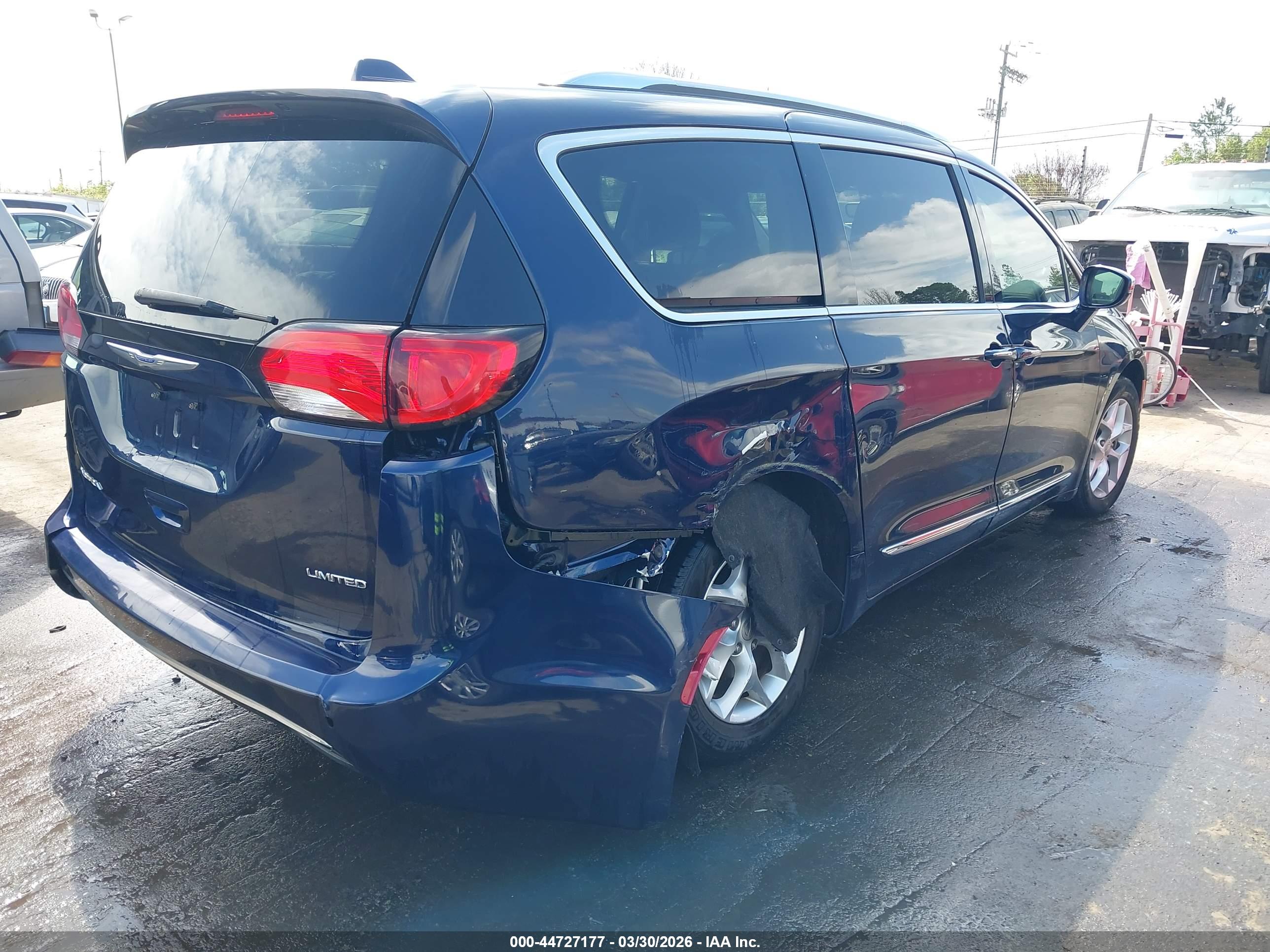 CHRYSLER PACIFICA image 4