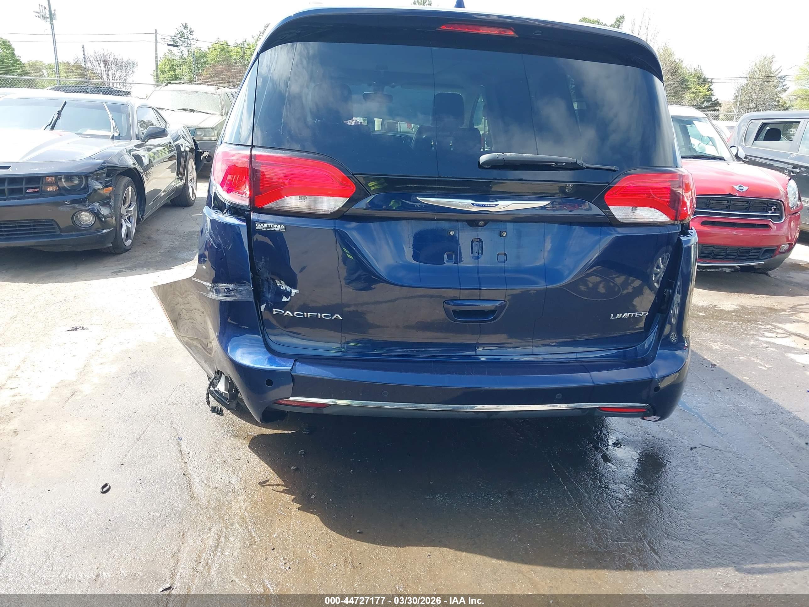 CHRYSLER PACIFICA image 6
