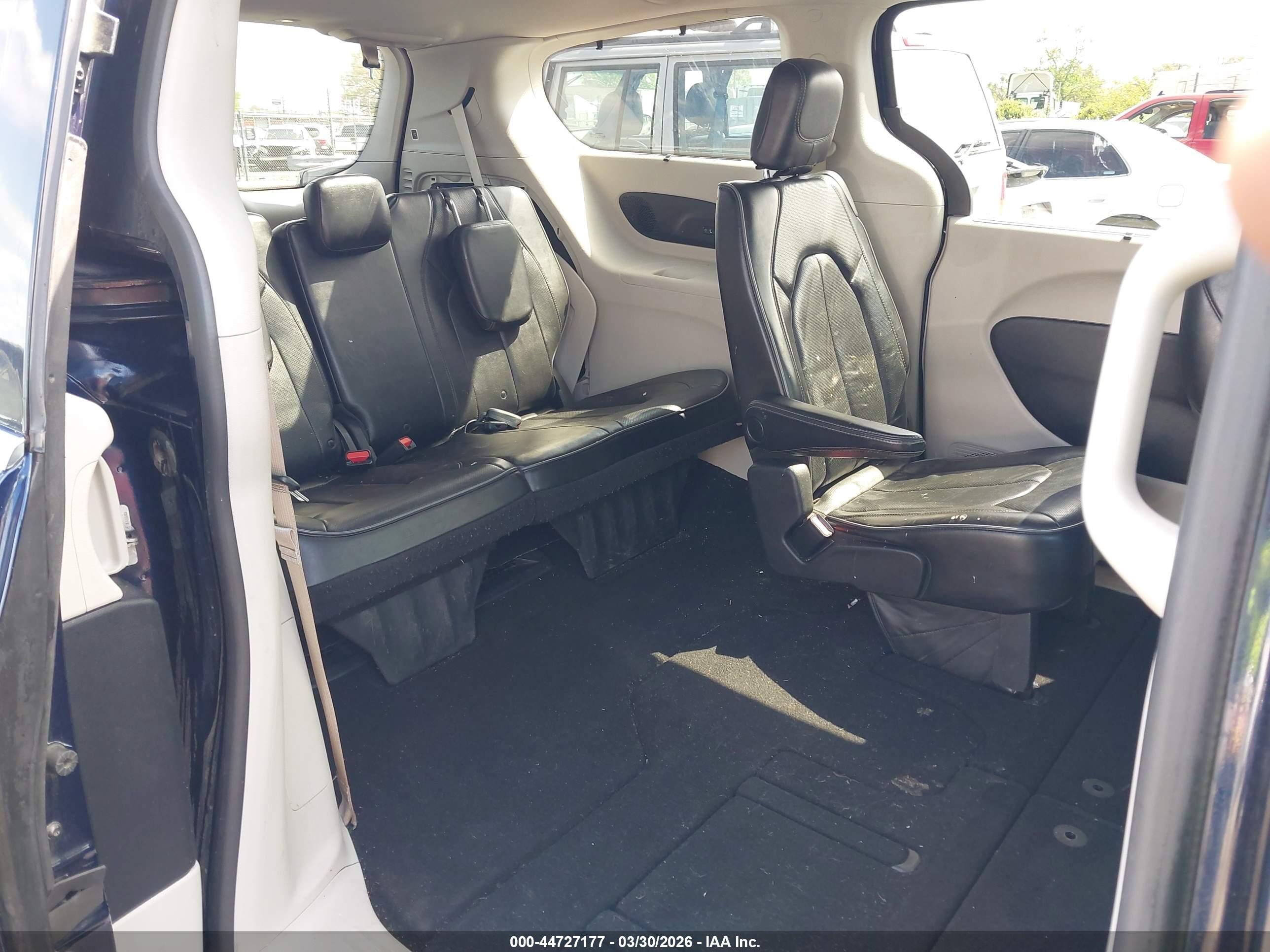 CHRYSLER PACIFICA image 8