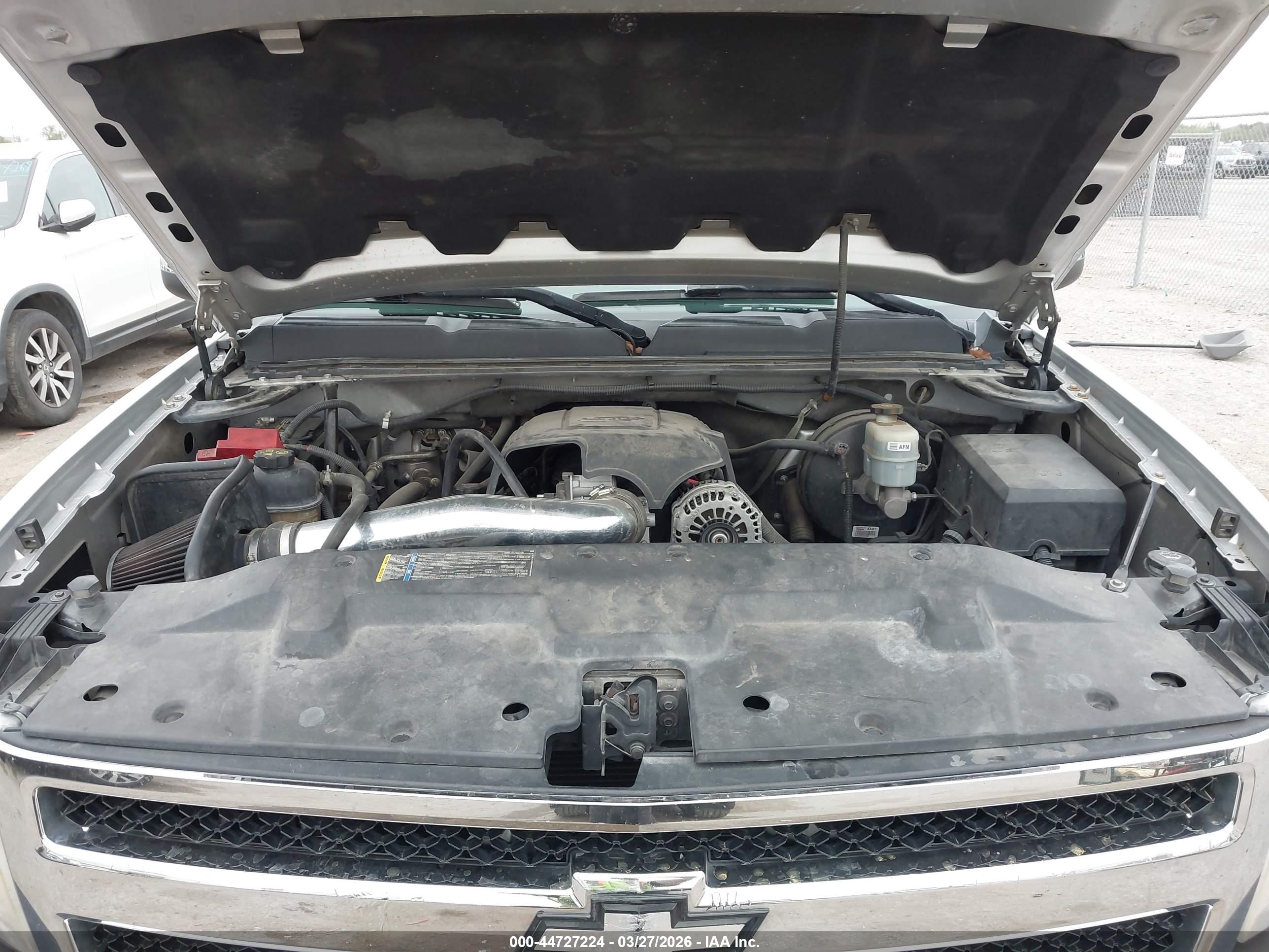 CHEVROLET SILVERADO image 10