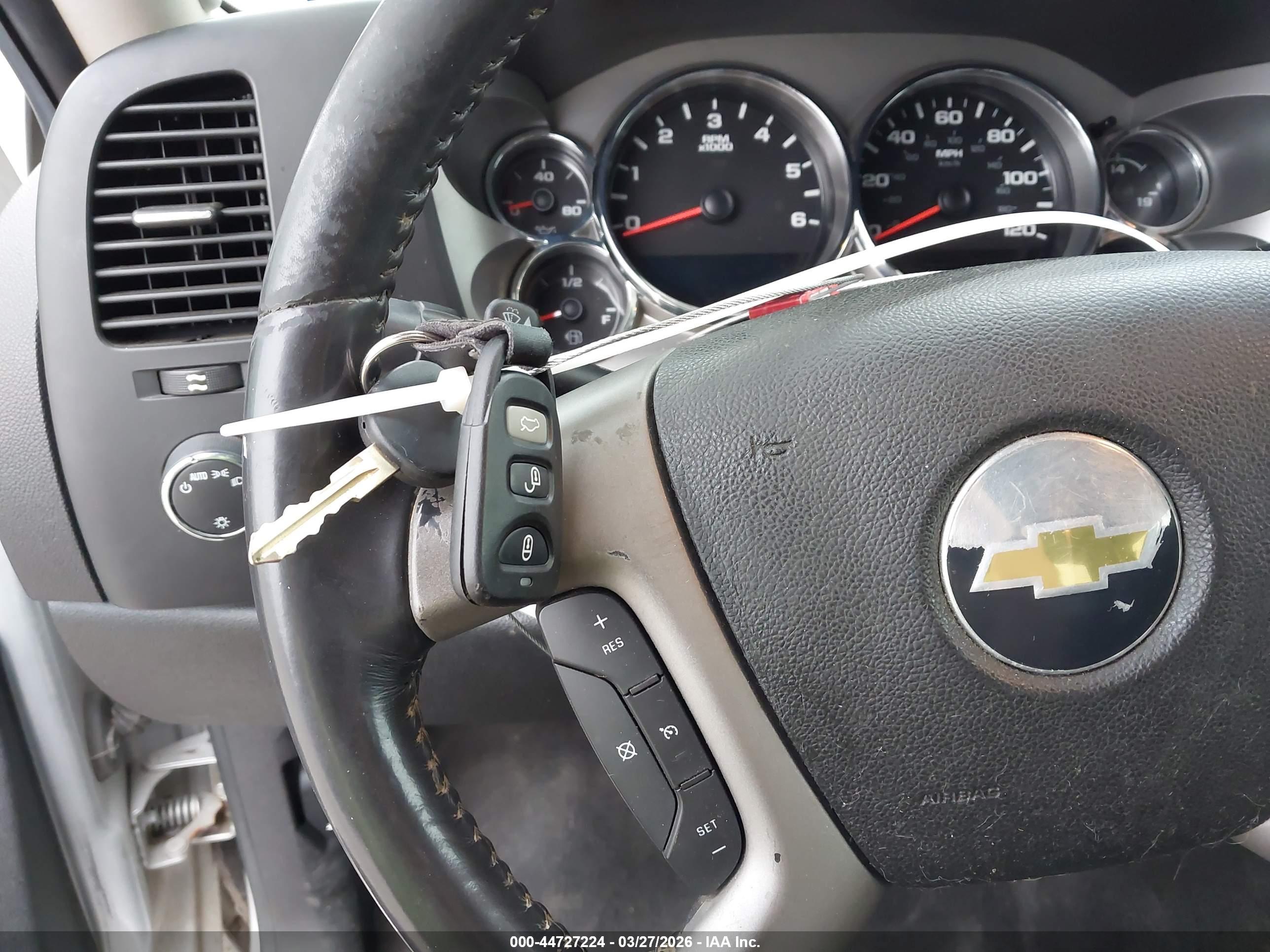 CHEVROLET SILVERADO image 11