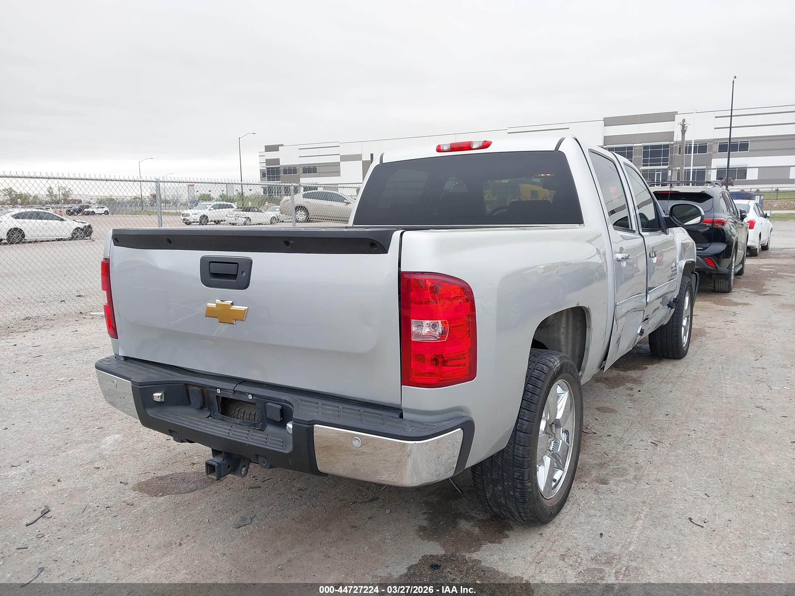 CHEVROLET SILVERADO image 4