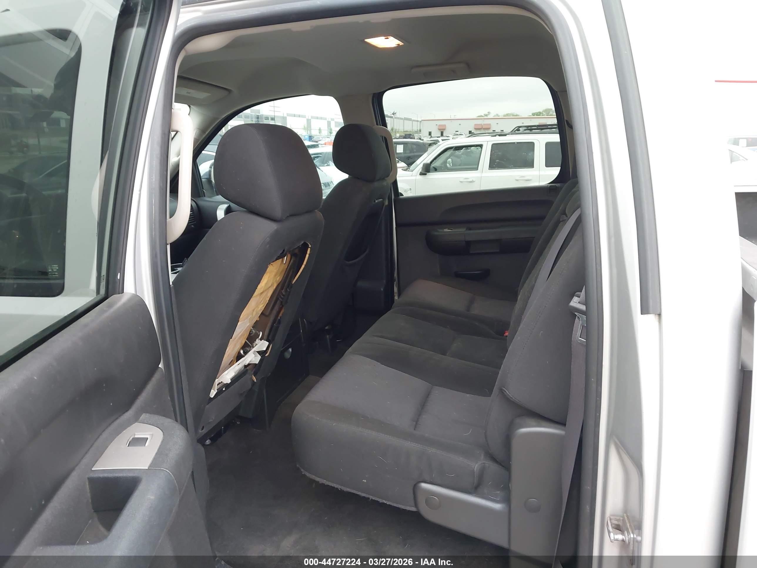 CHEVROLET SILVERADO image 8