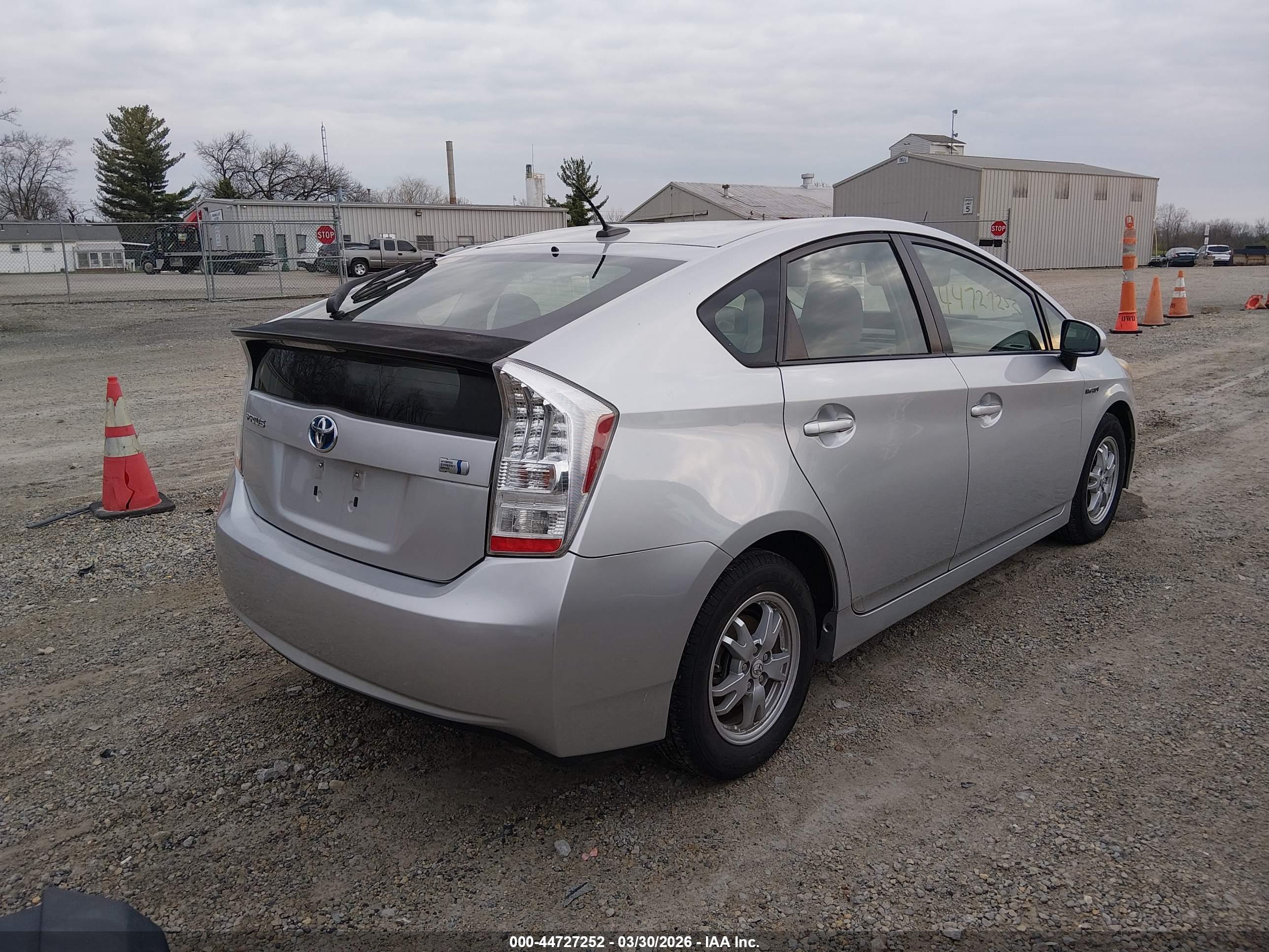 TOYOTA PRIUS image 4