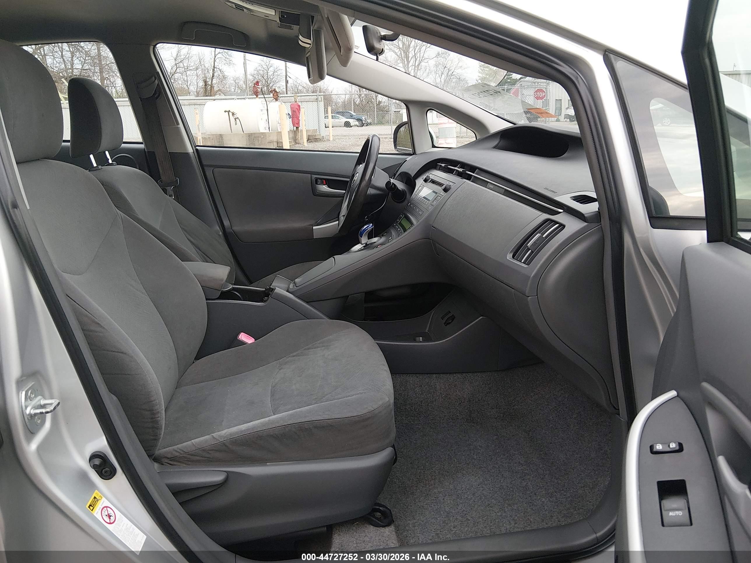 TOYOTA PRIUS image 5