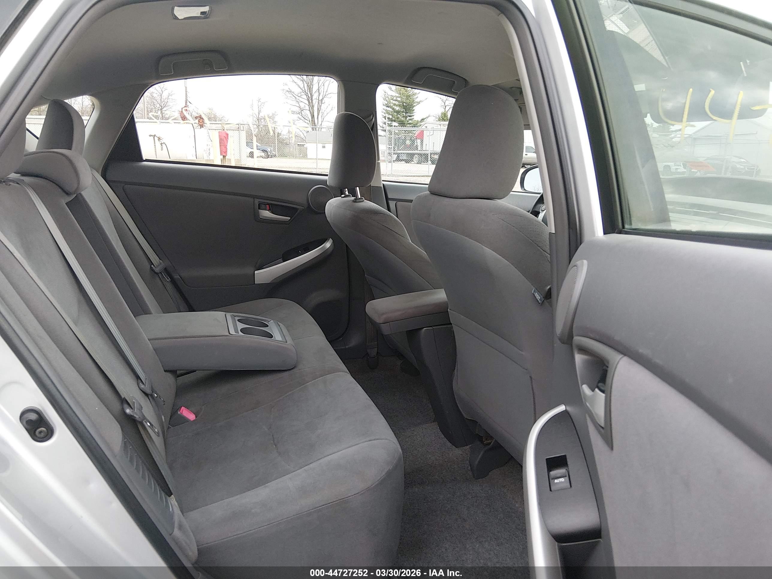 TOYOTA PRIUS image 8