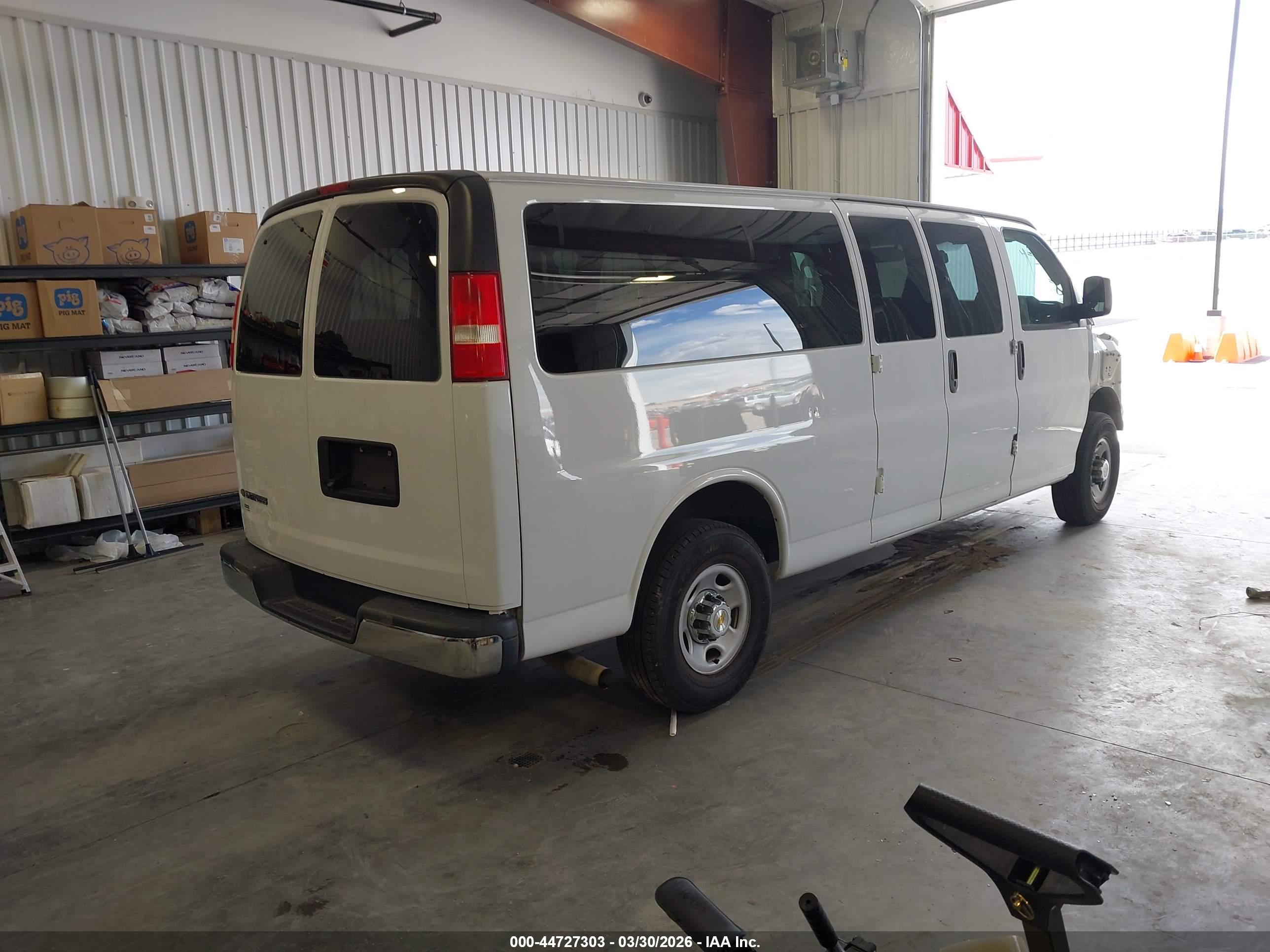 CHEVROLET EXPRESS image 4
