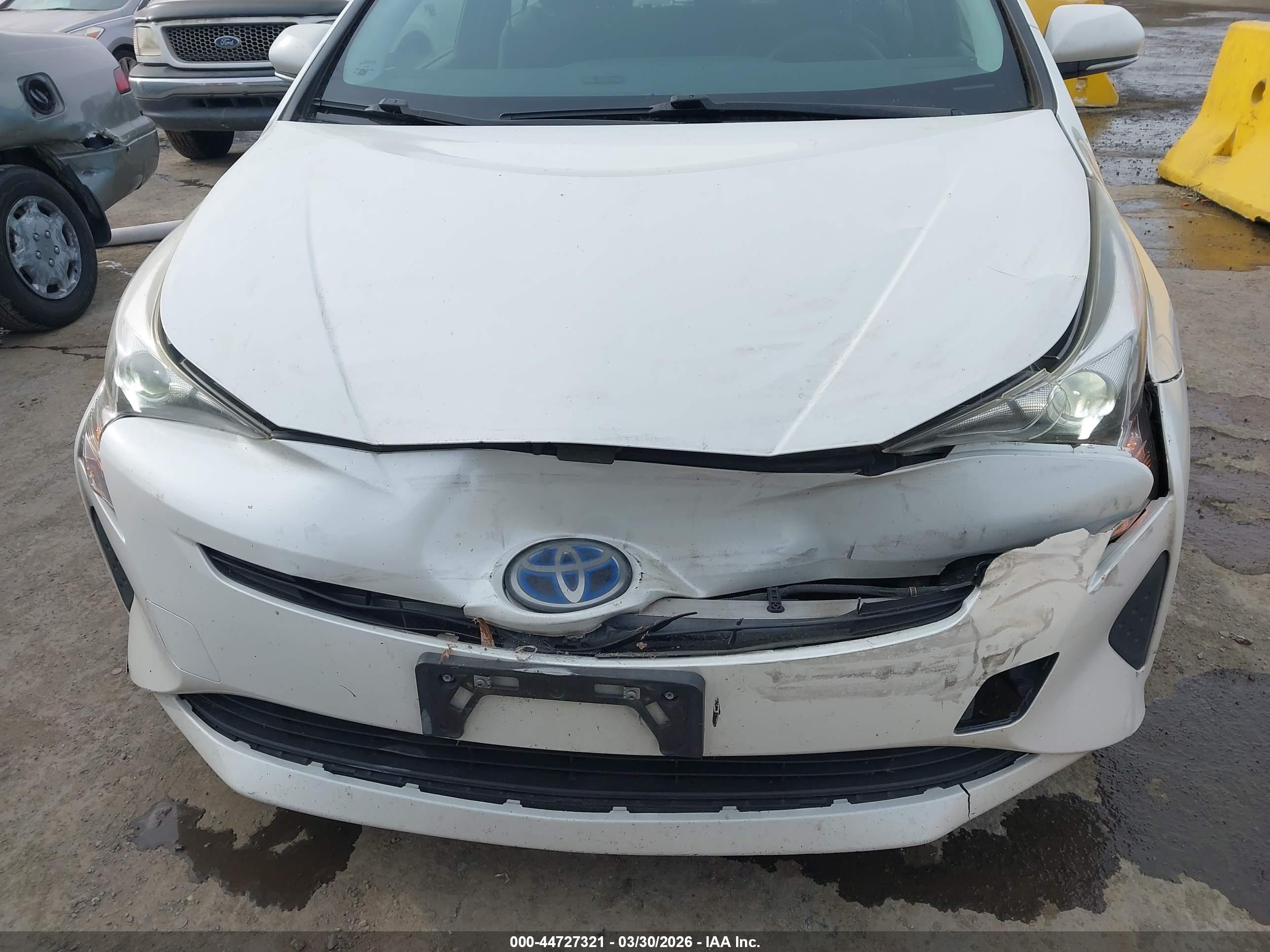 TOYOTA PRIUS image 6