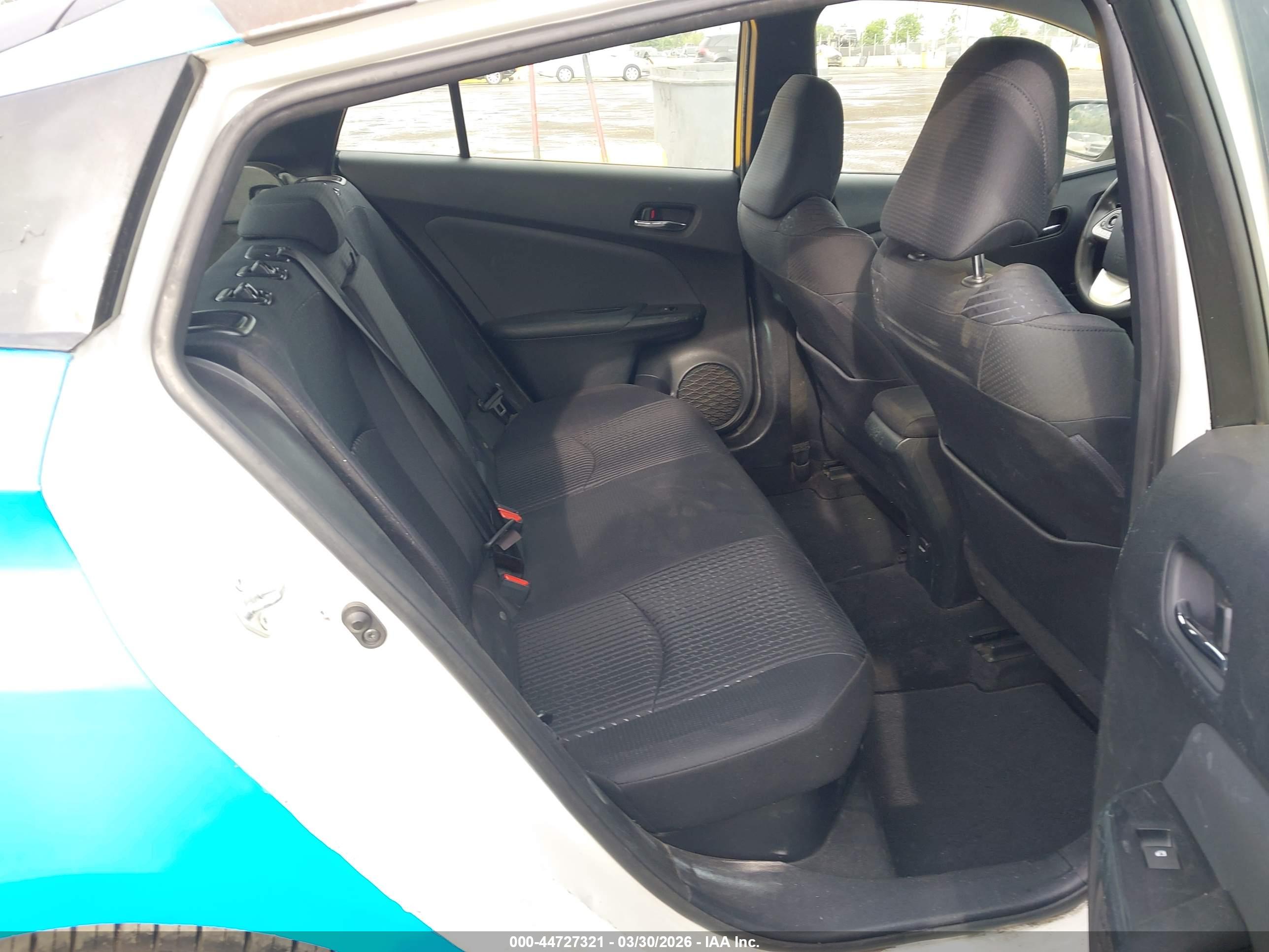 TOYOTA PRIUS image 8