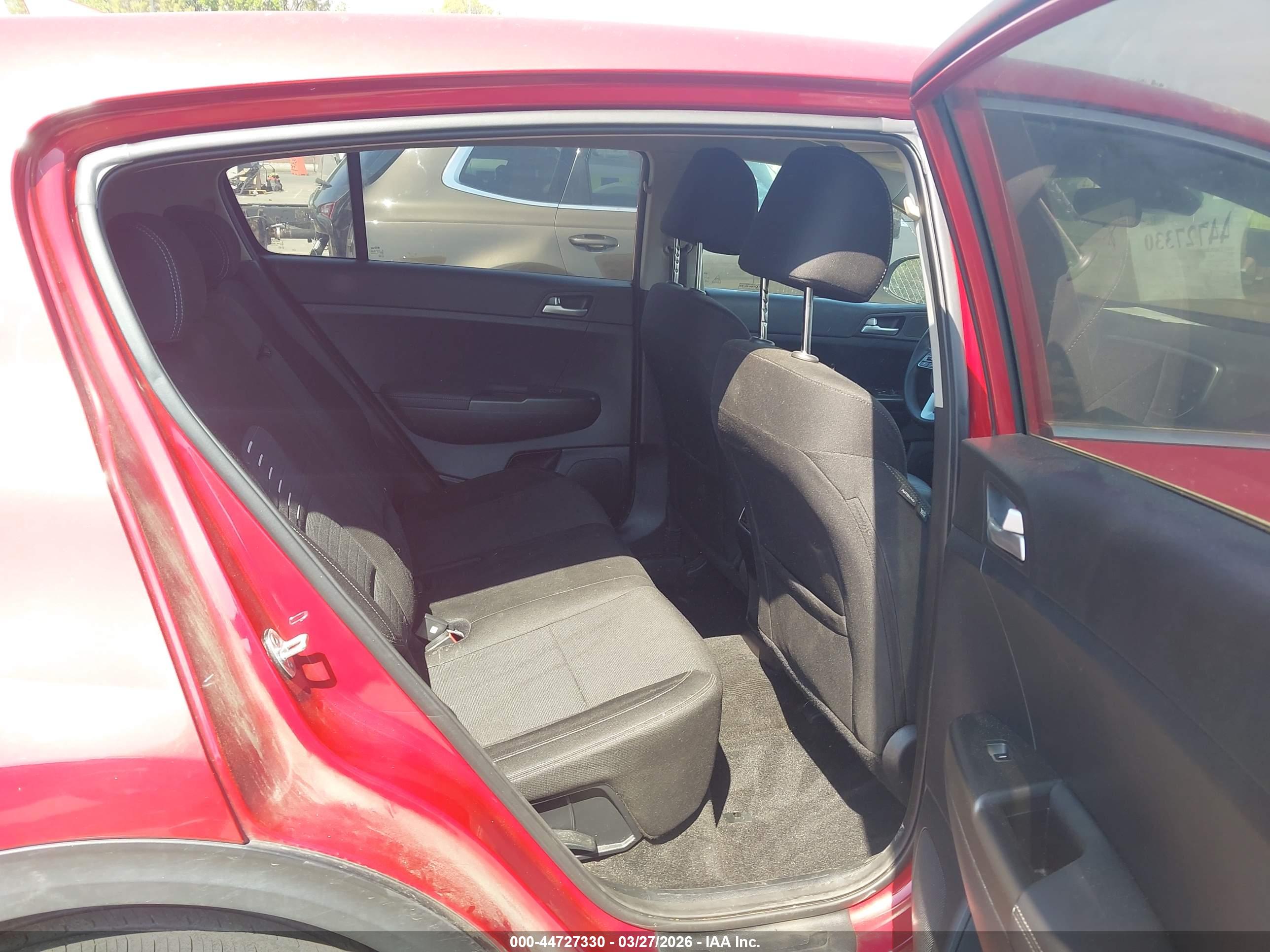 KIA SPORTAGE image 8