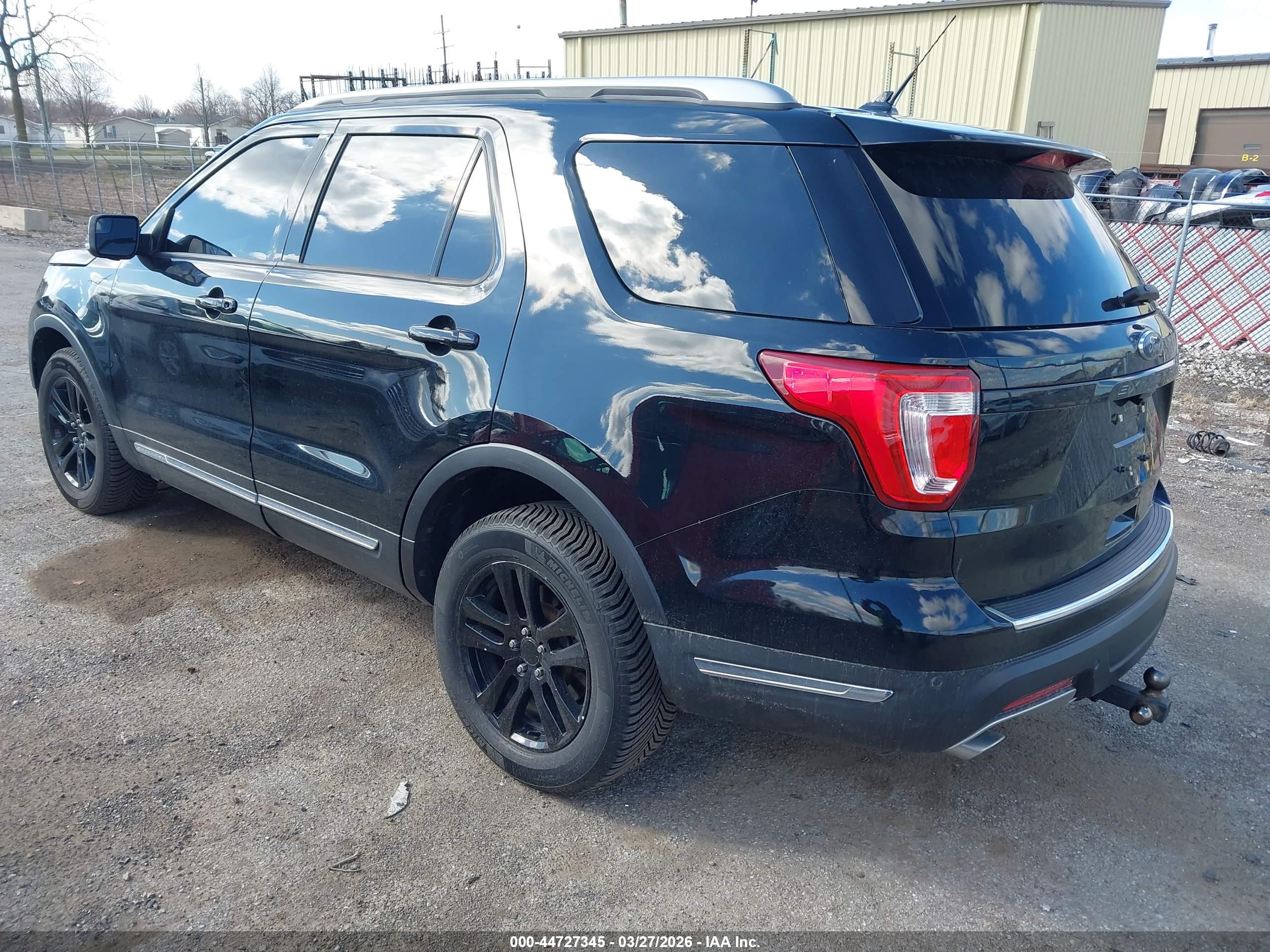 FORD EXPLORER image 3