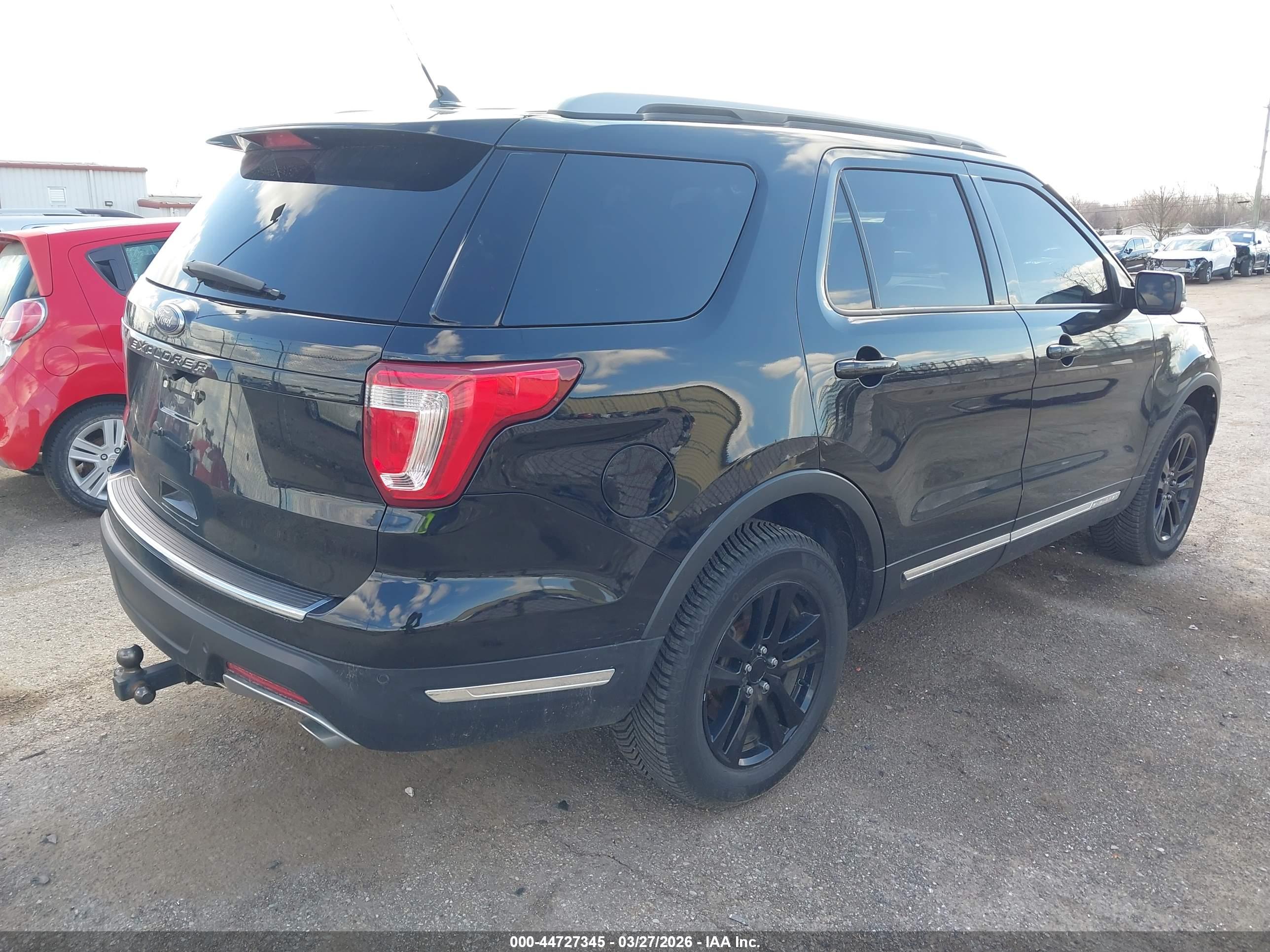 FORD EXPLORER image 4