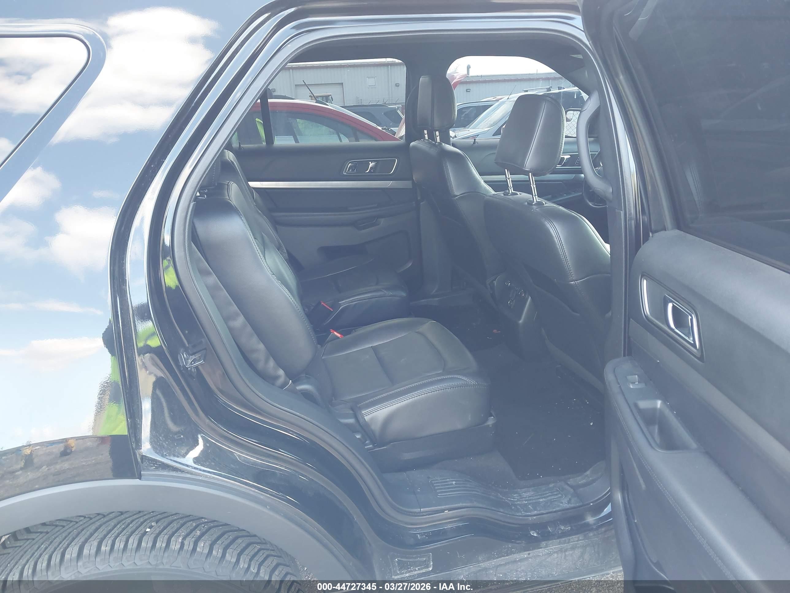 FORD EXPLORER image 8