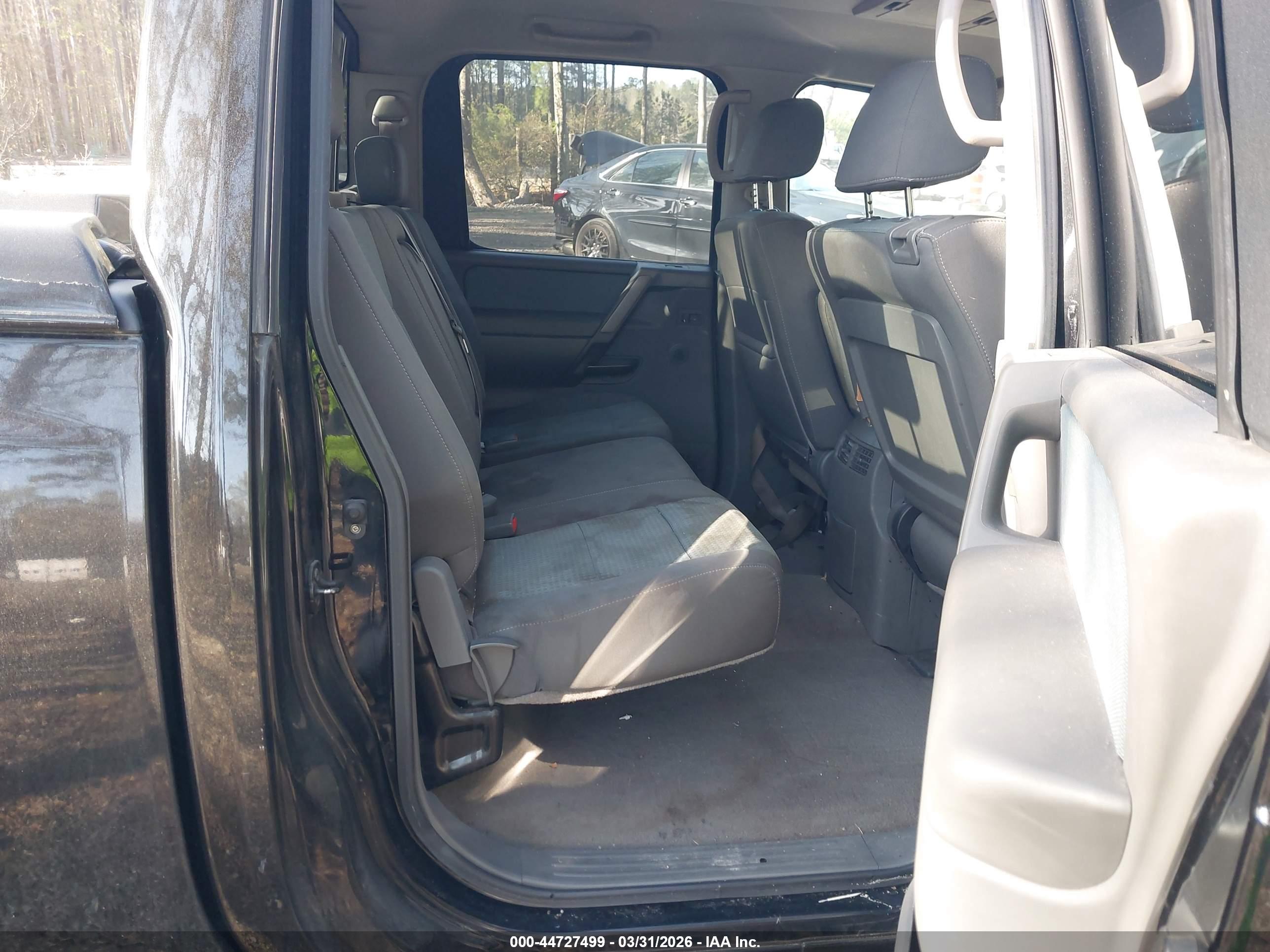 NISSAN TITAN image 8