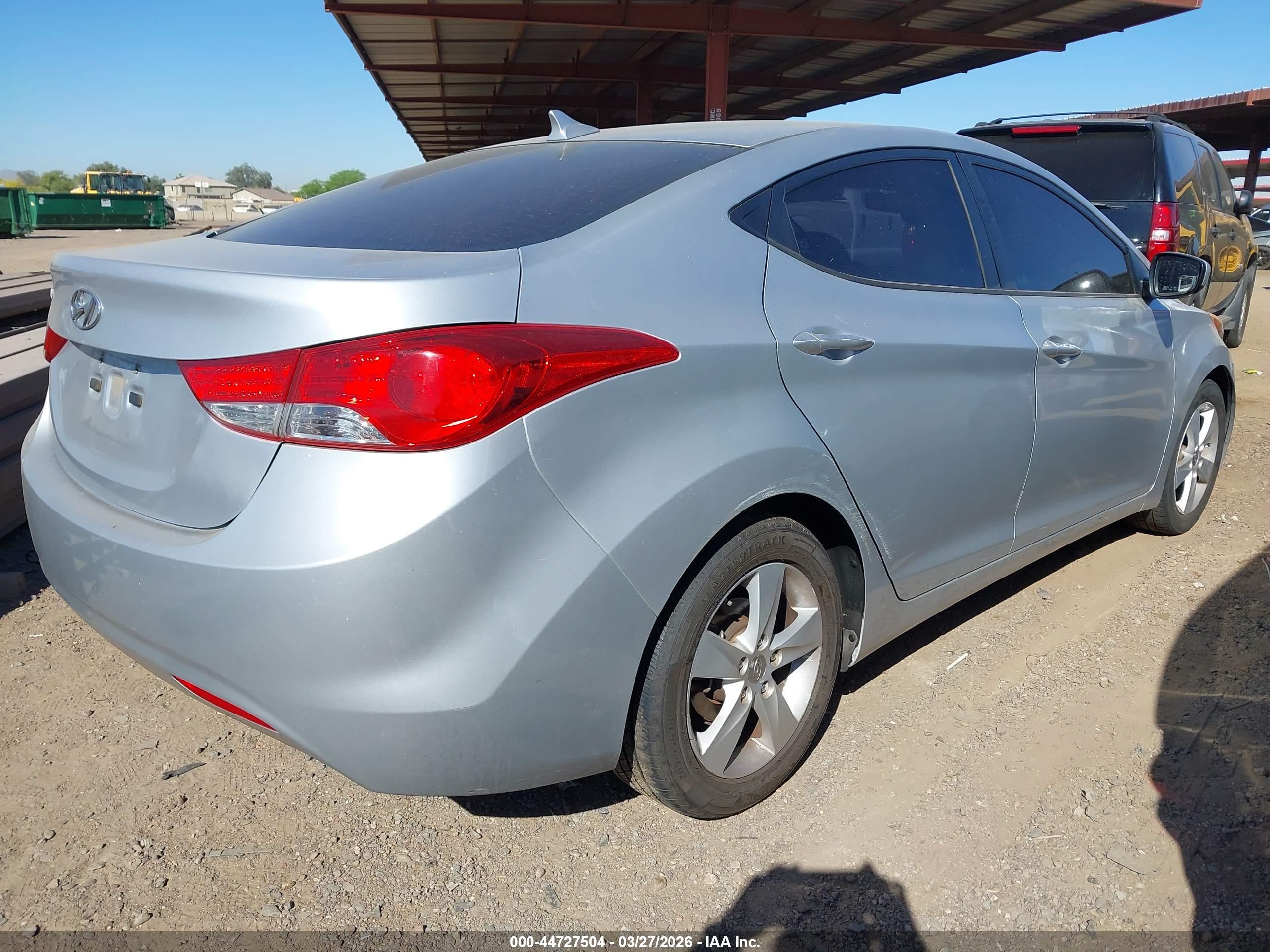 HYUNDAI ELANTRA image 4