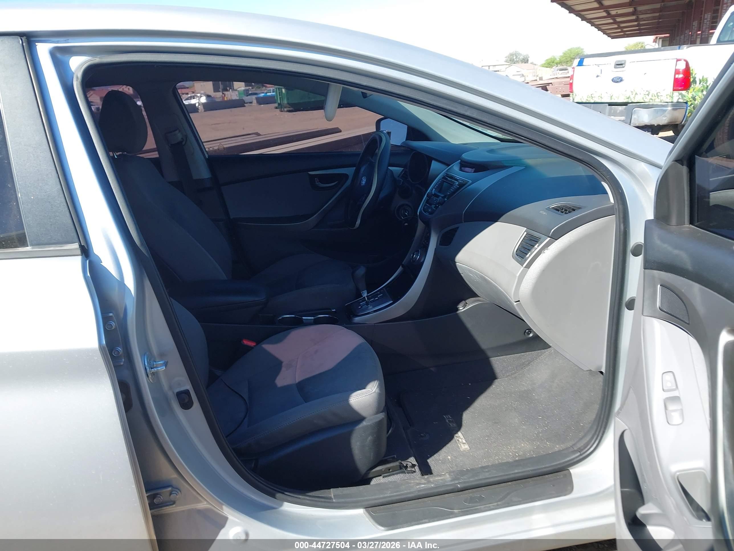 HYUNDAI ELANTRA image 5