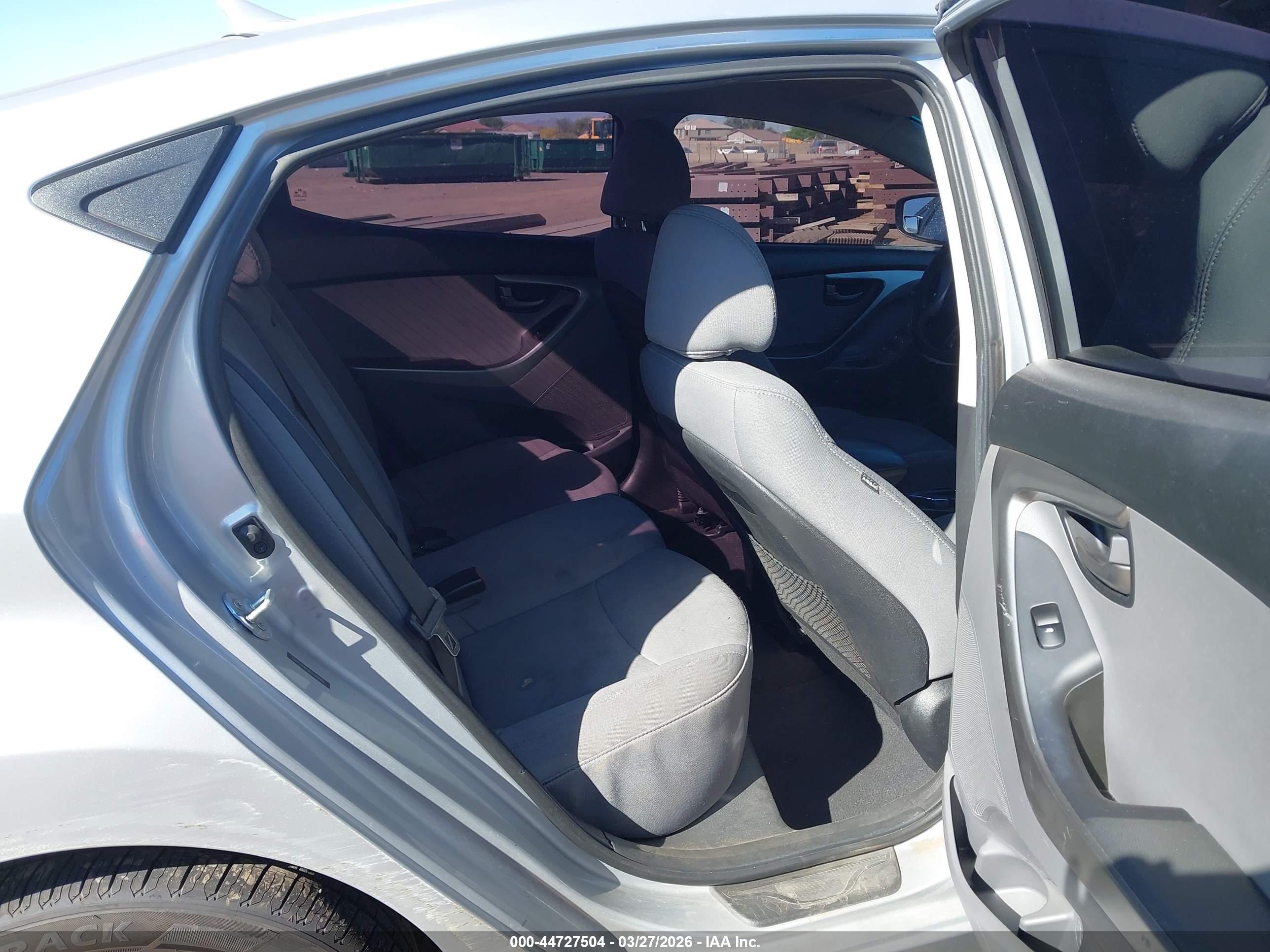 HYUNDAI ELANTRA image 8