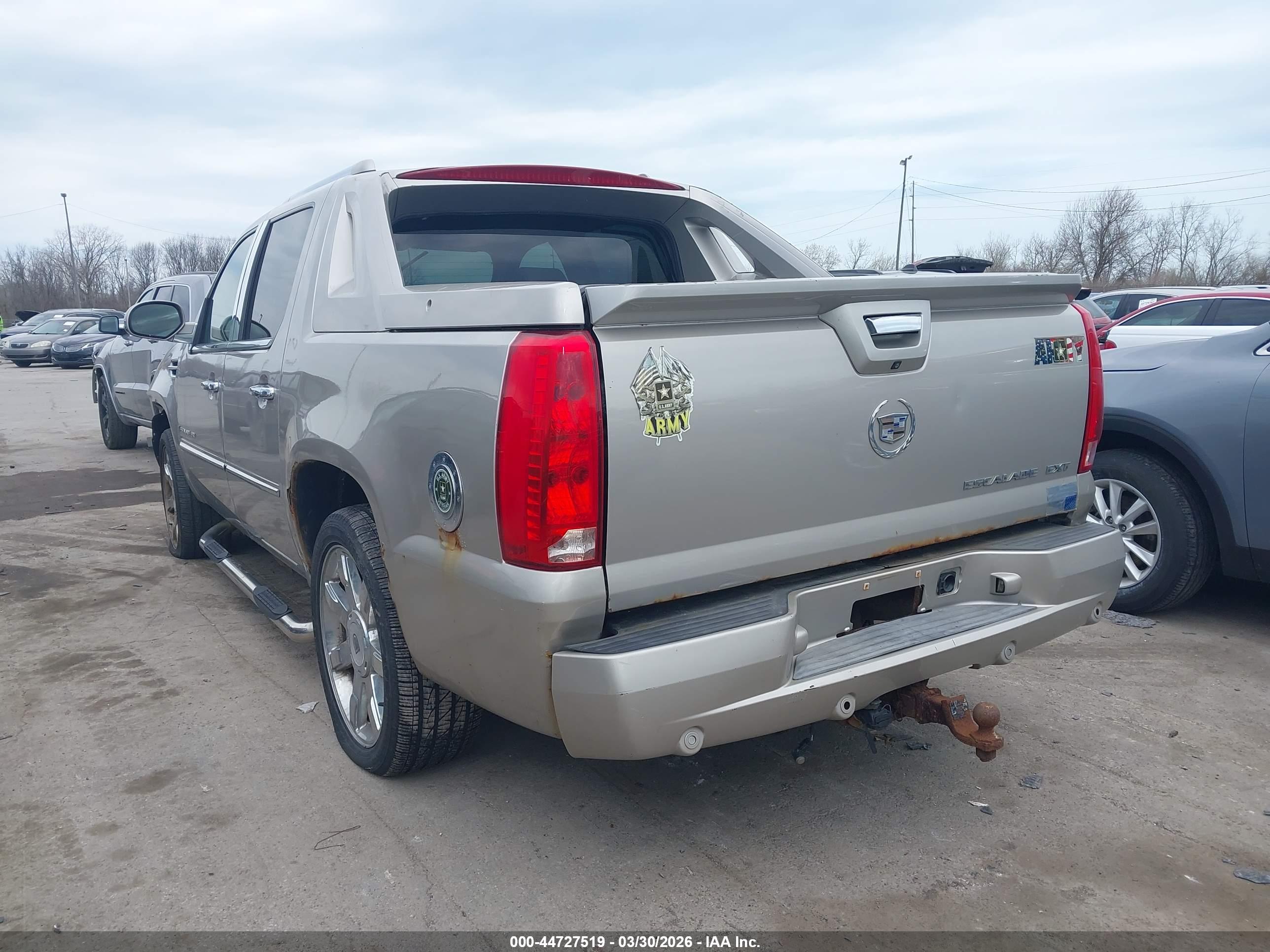 CADILLAC ESCALADE image 3