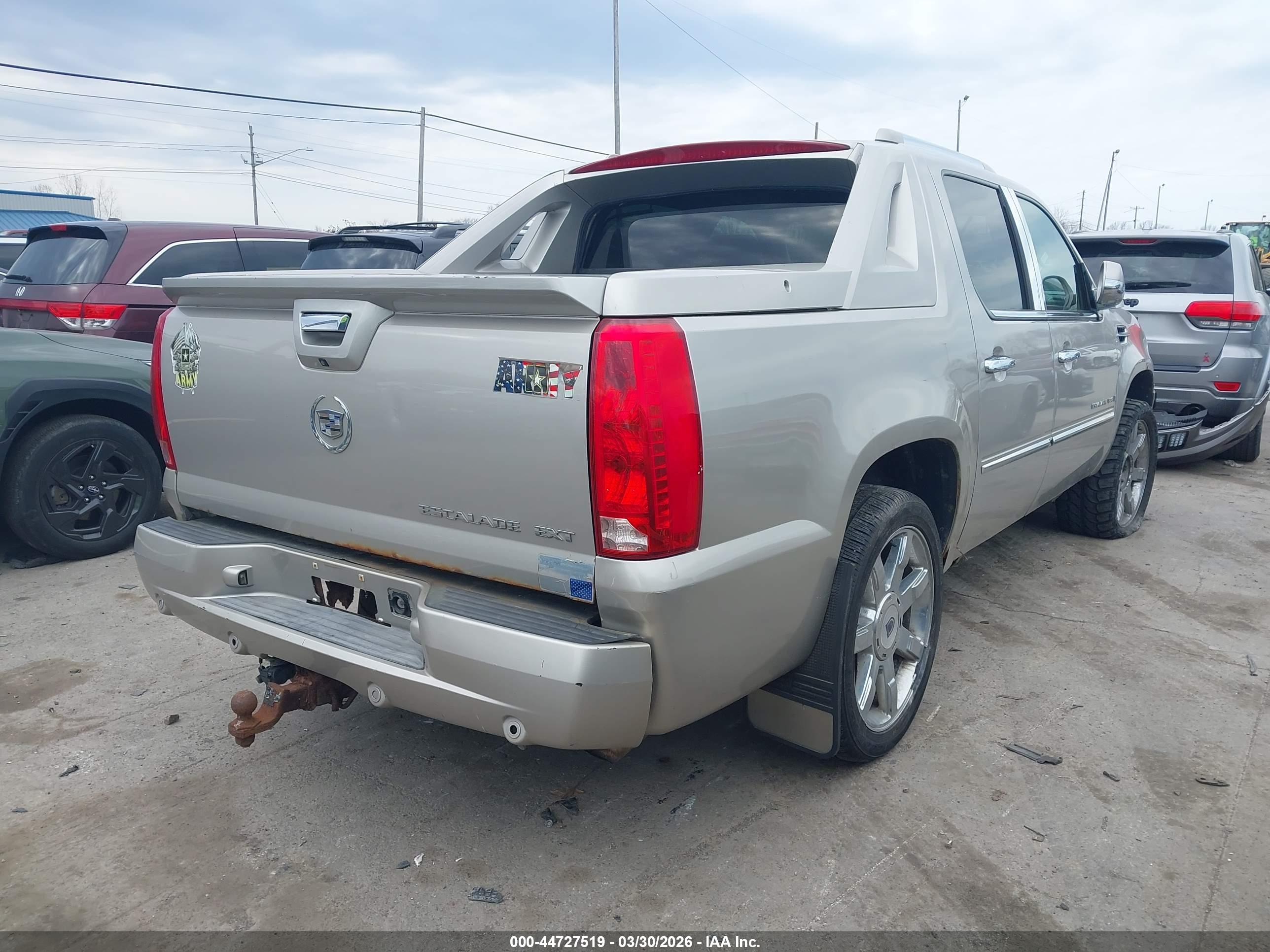 CADILLAC ESCALADE image 4