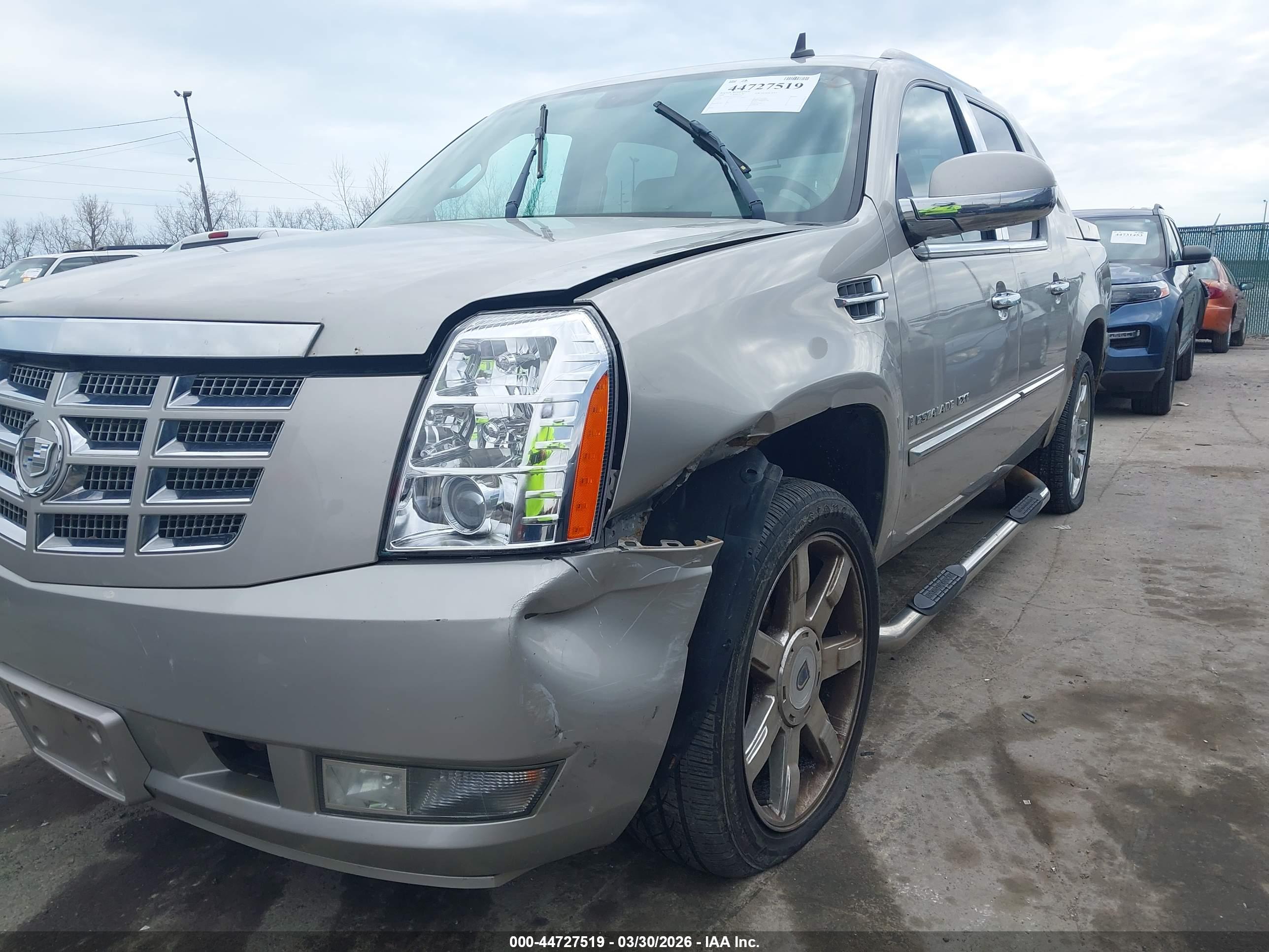 CADILLAC ESCALADE image 6