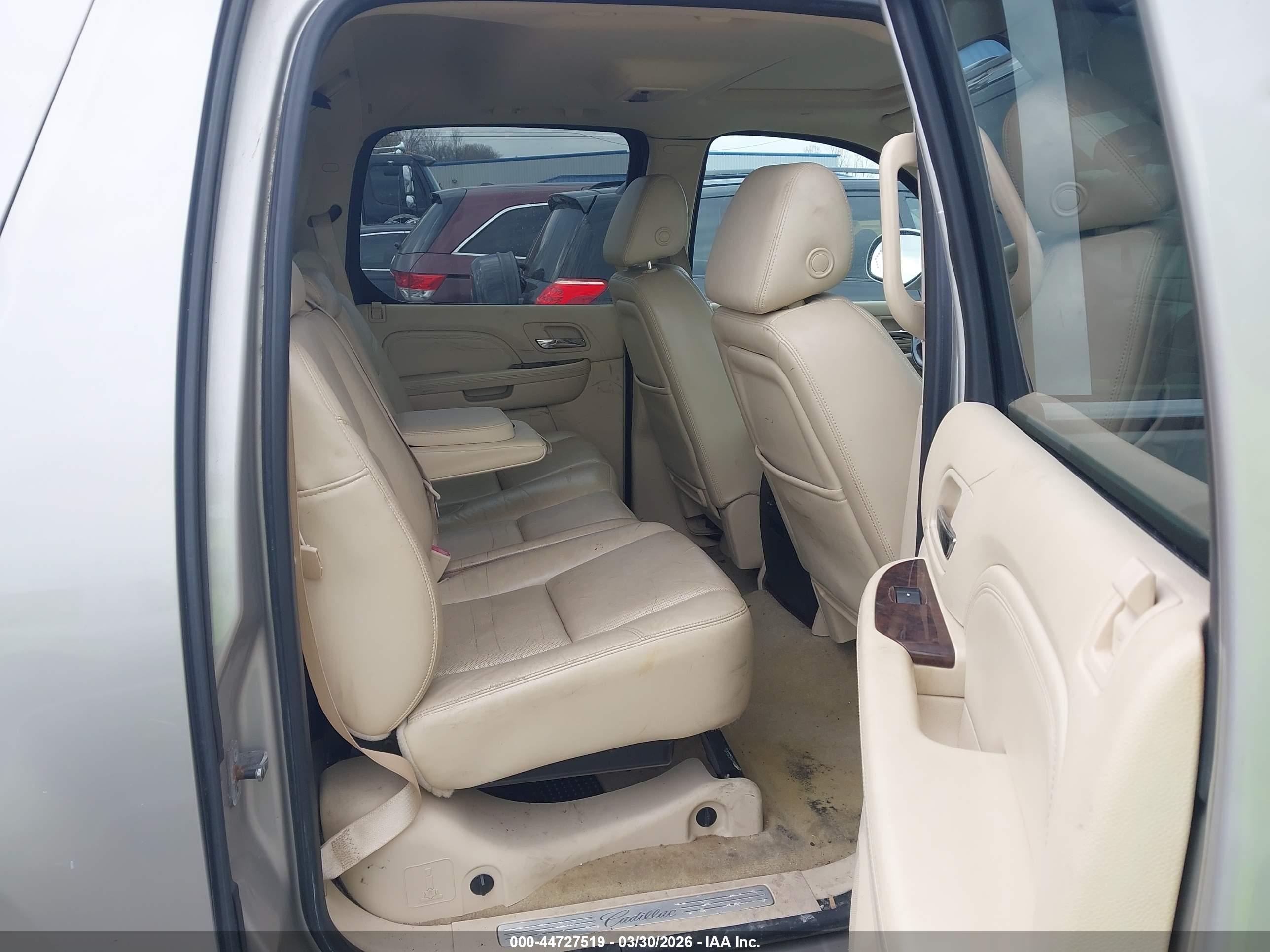 CADILLAC ESCALADE image 8