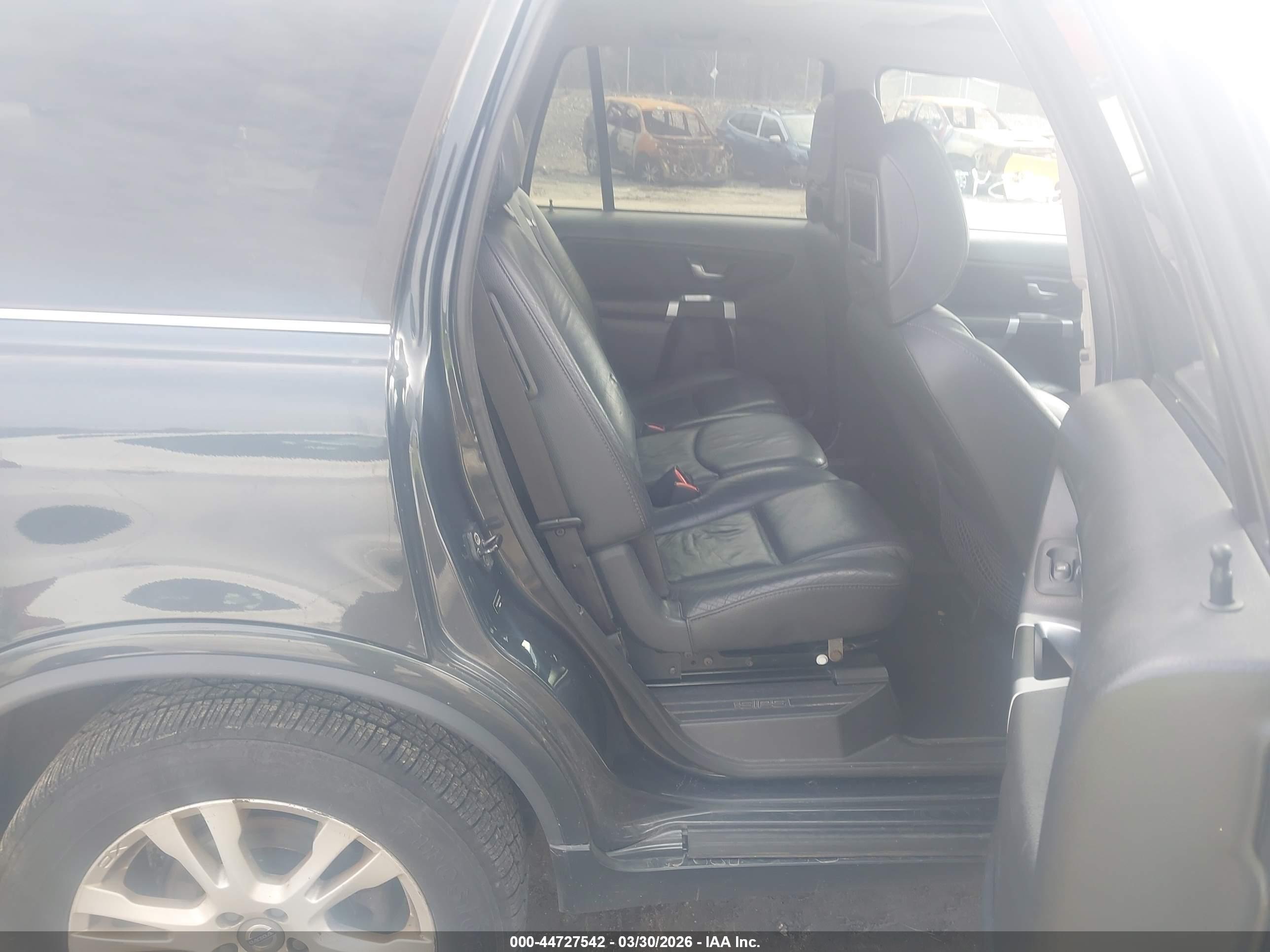 VOLVO XC90 image 8