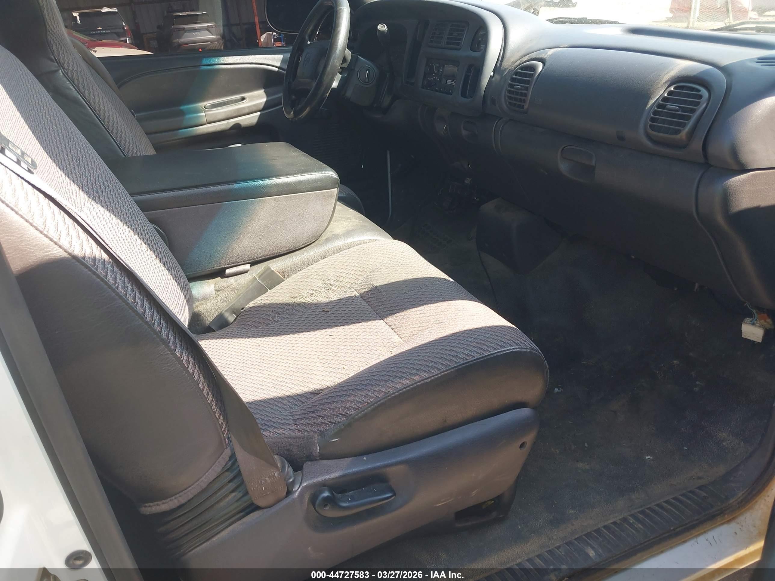 DODGE RAM image 5