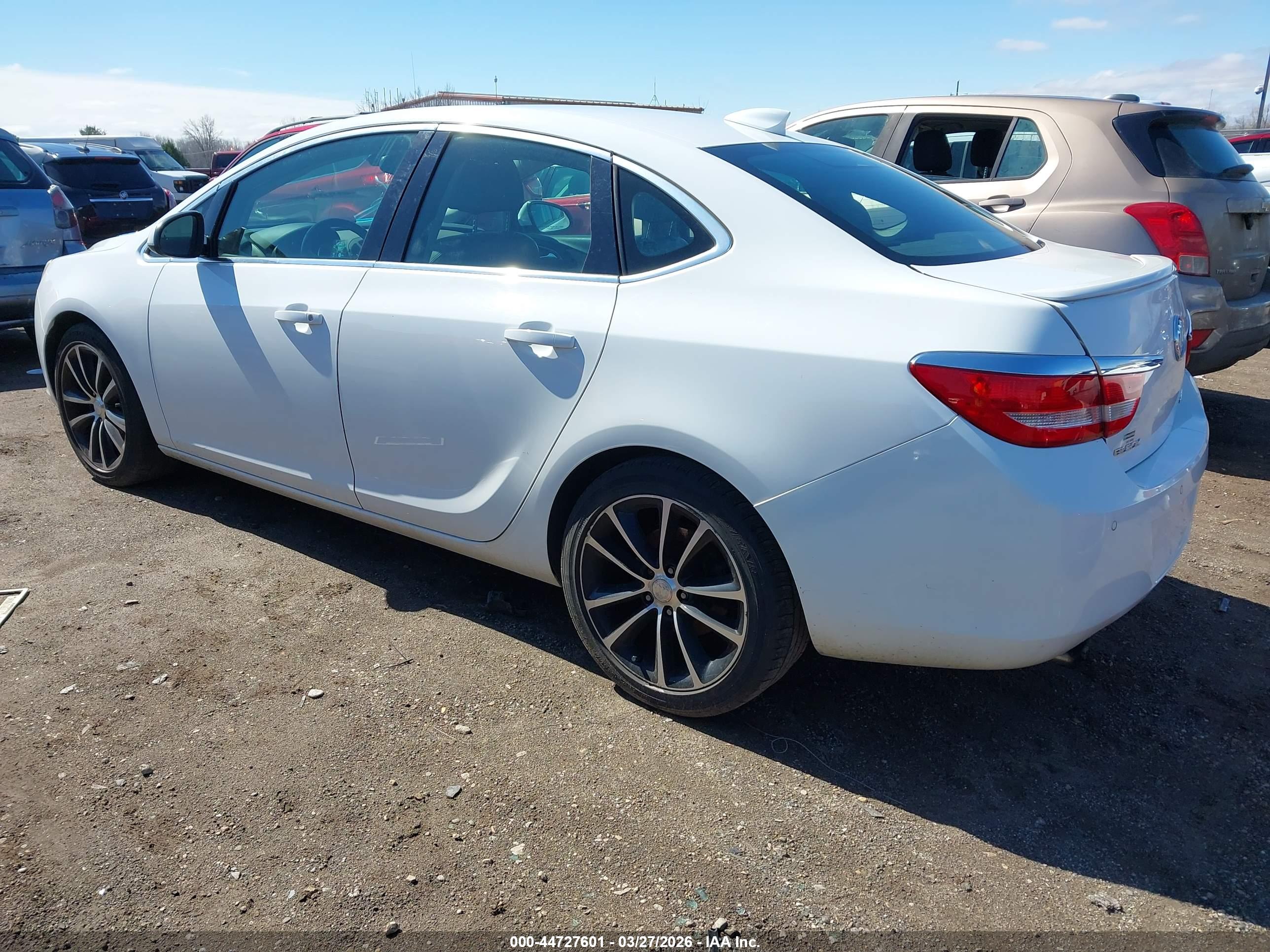 BUICK VERANO image 3
