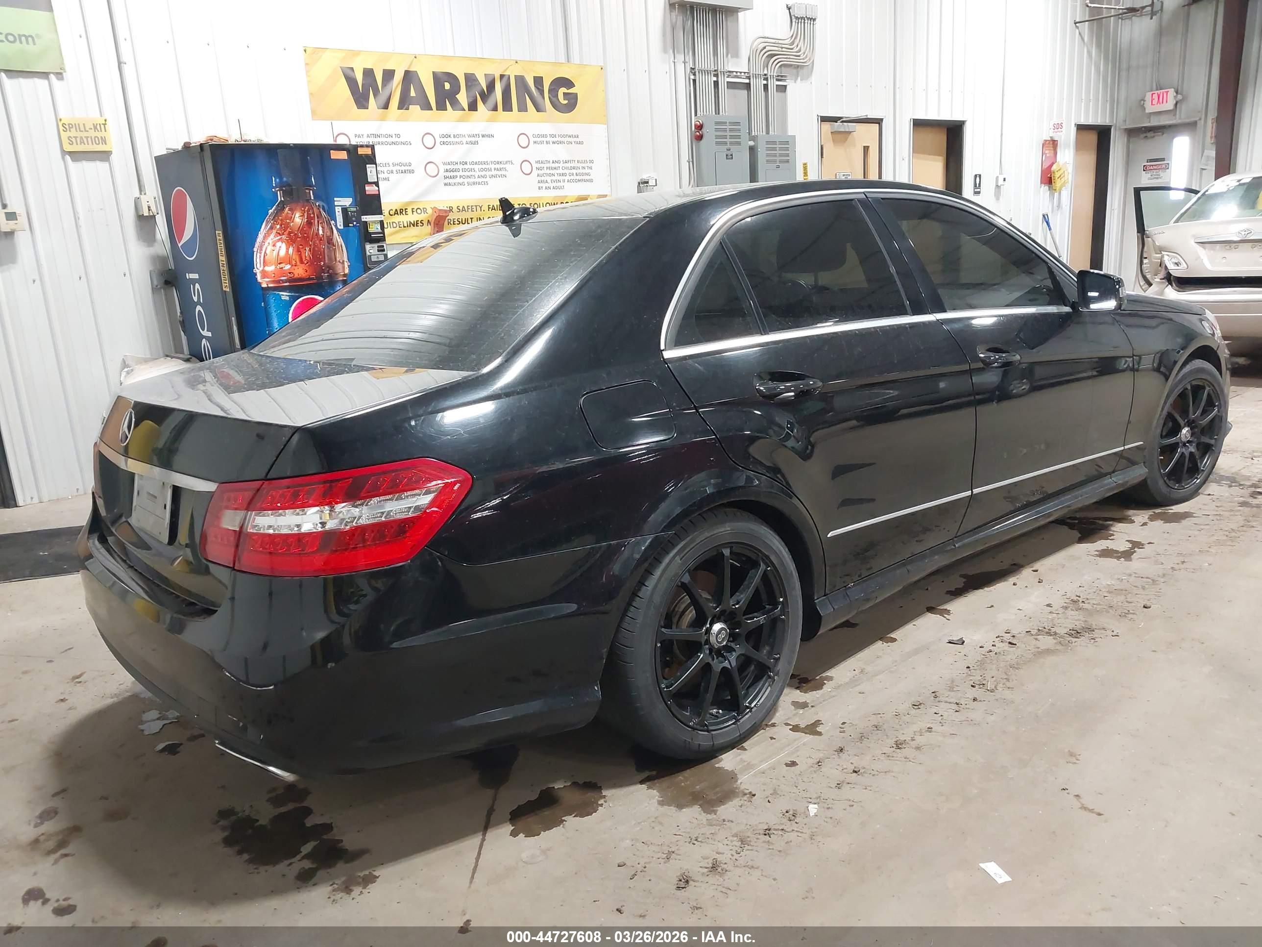 MERCEDES-BENZ E image 4