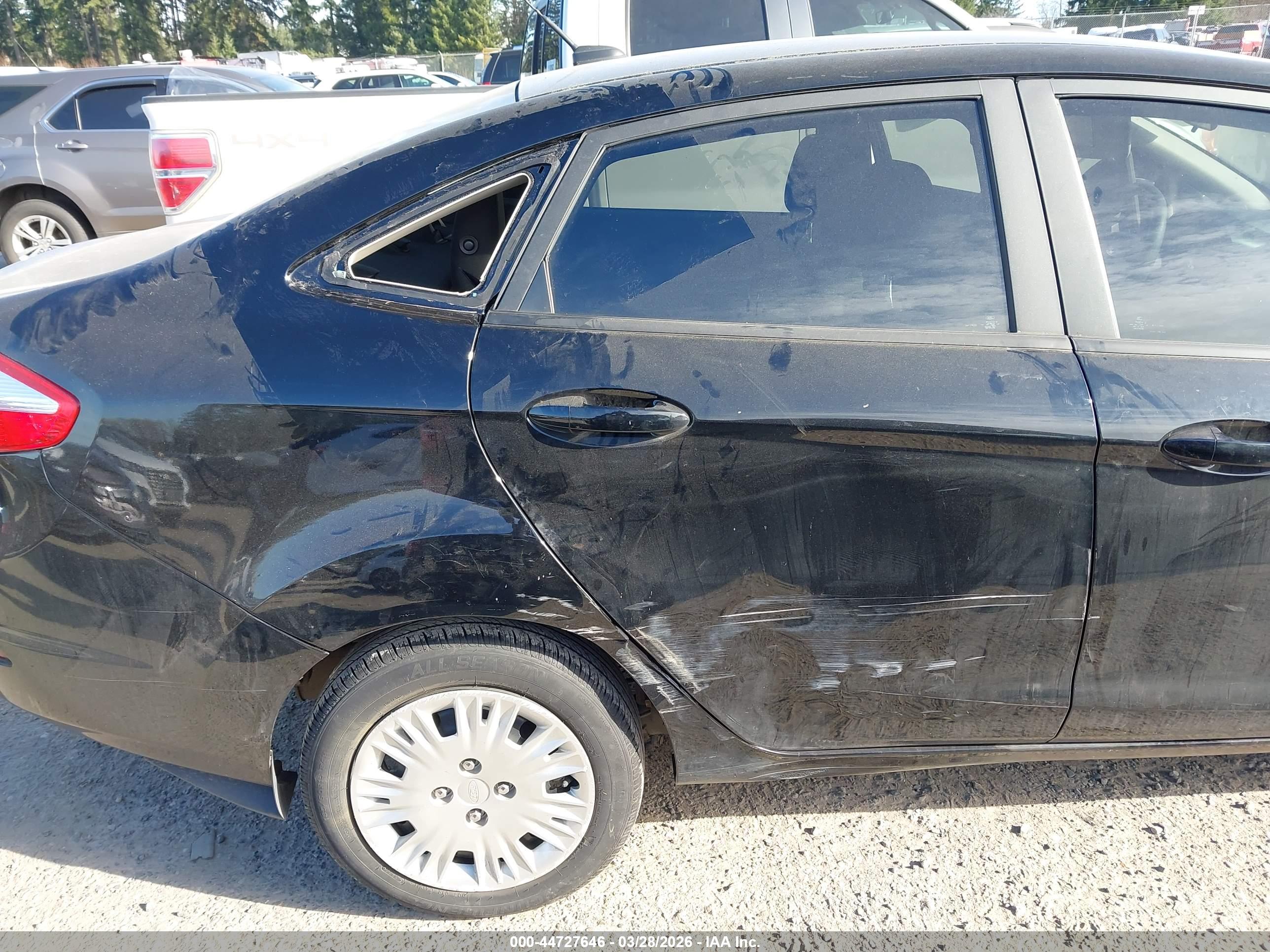 FORD FIESTA image 6