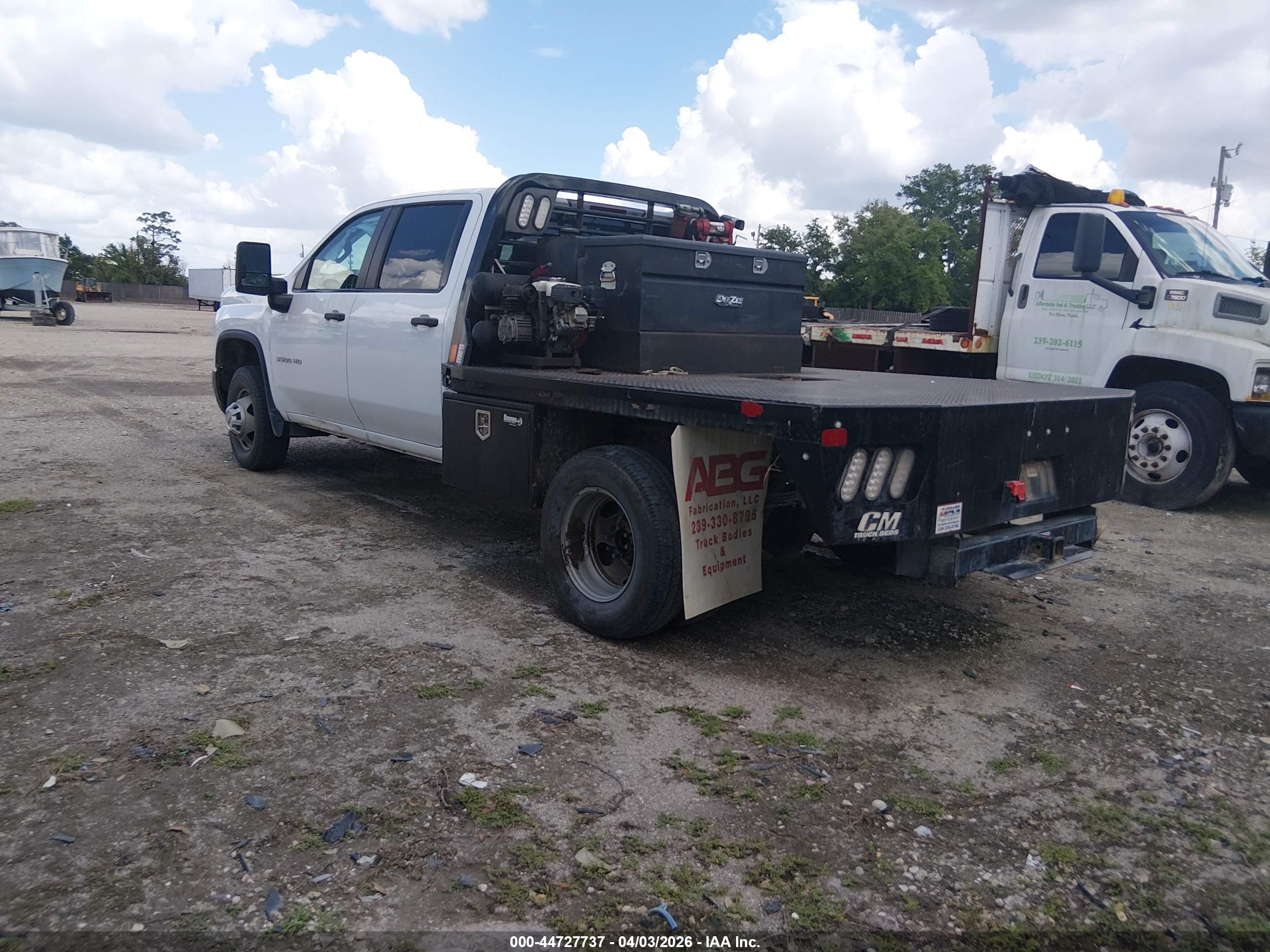 CHEVROLET SILVERADO image 3