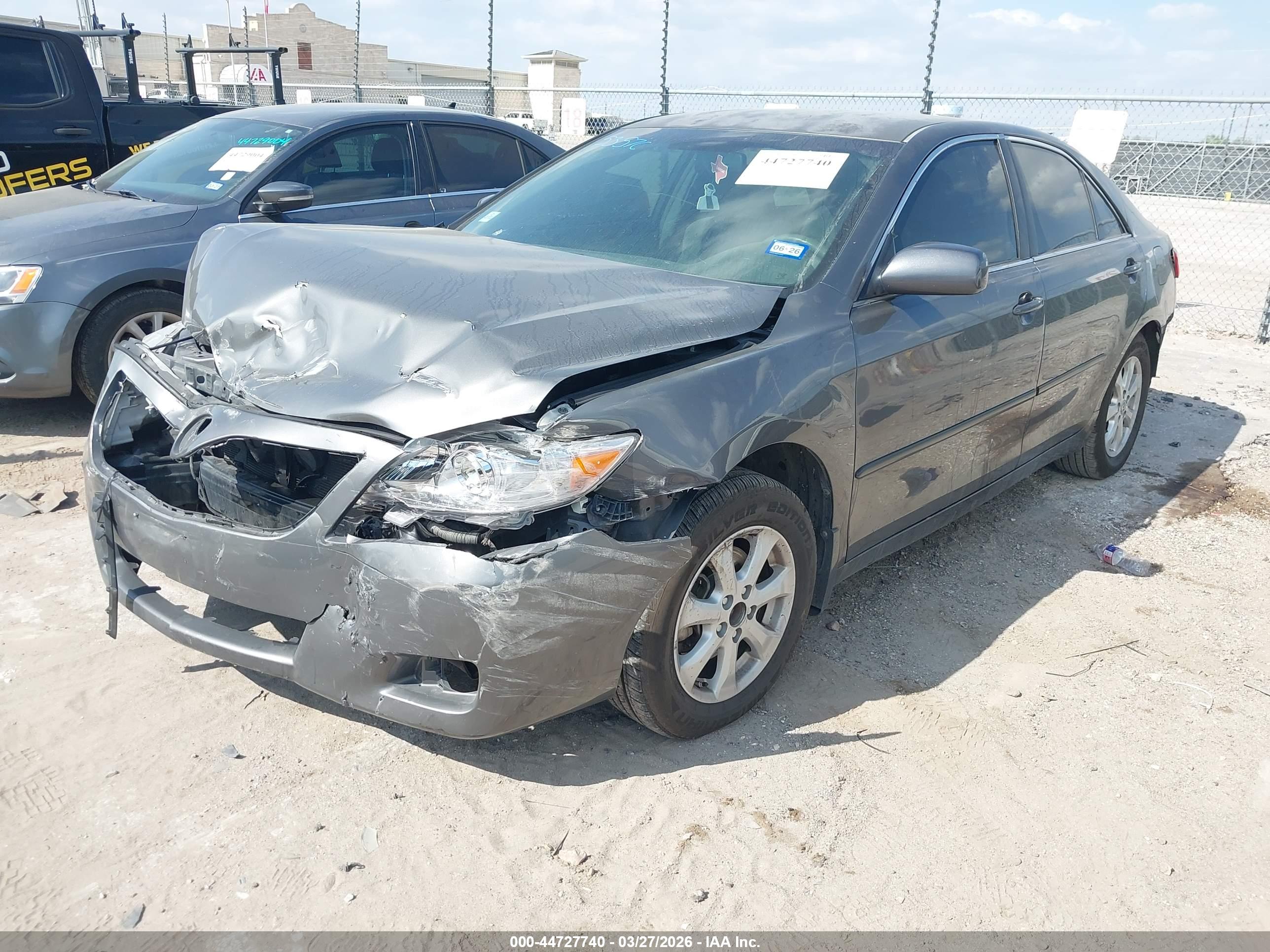 TOYOTA CAMRY image 2
