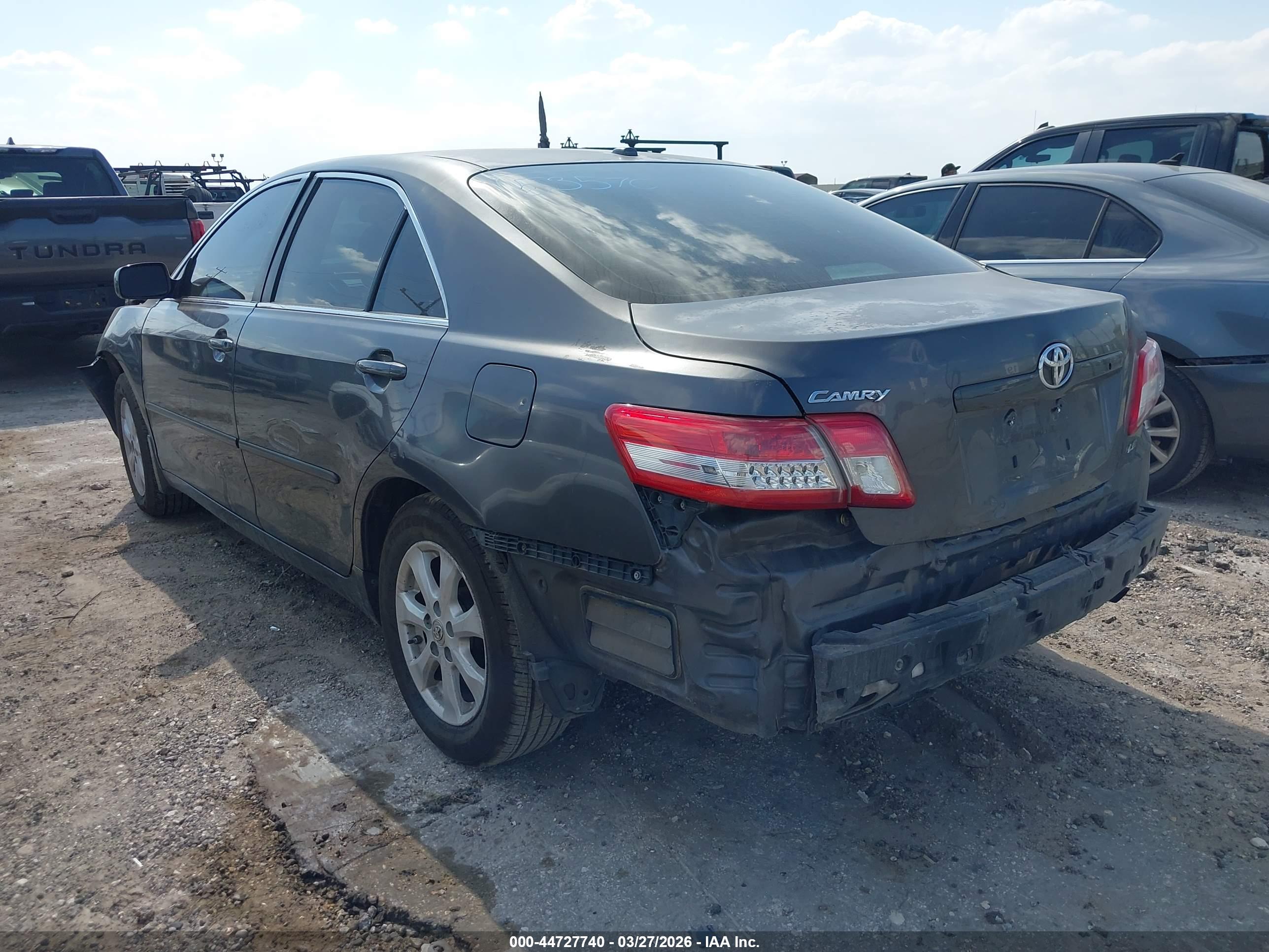 TOYOTA CAMRY image 3