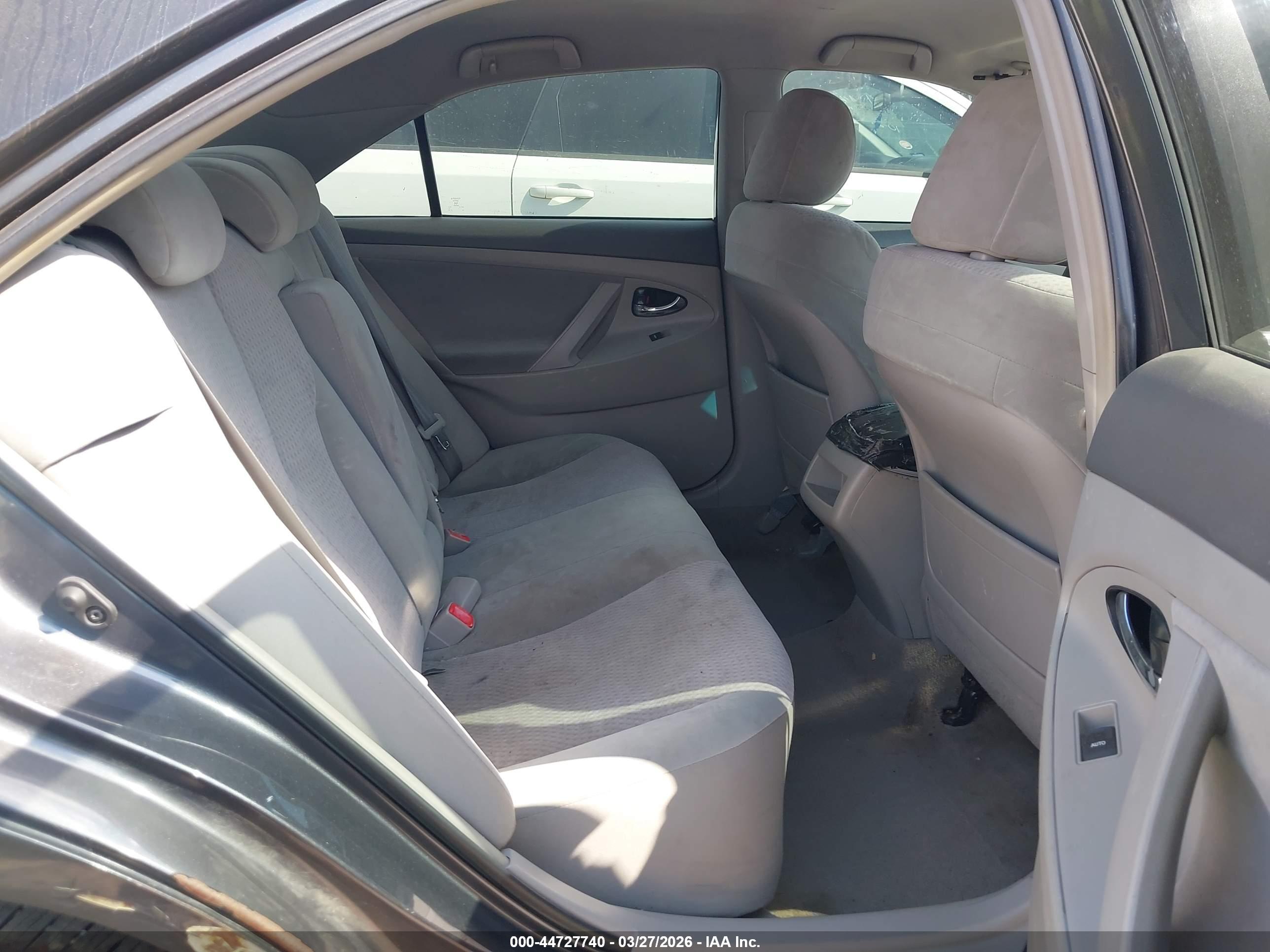 TOYOTA CAMRY image 8