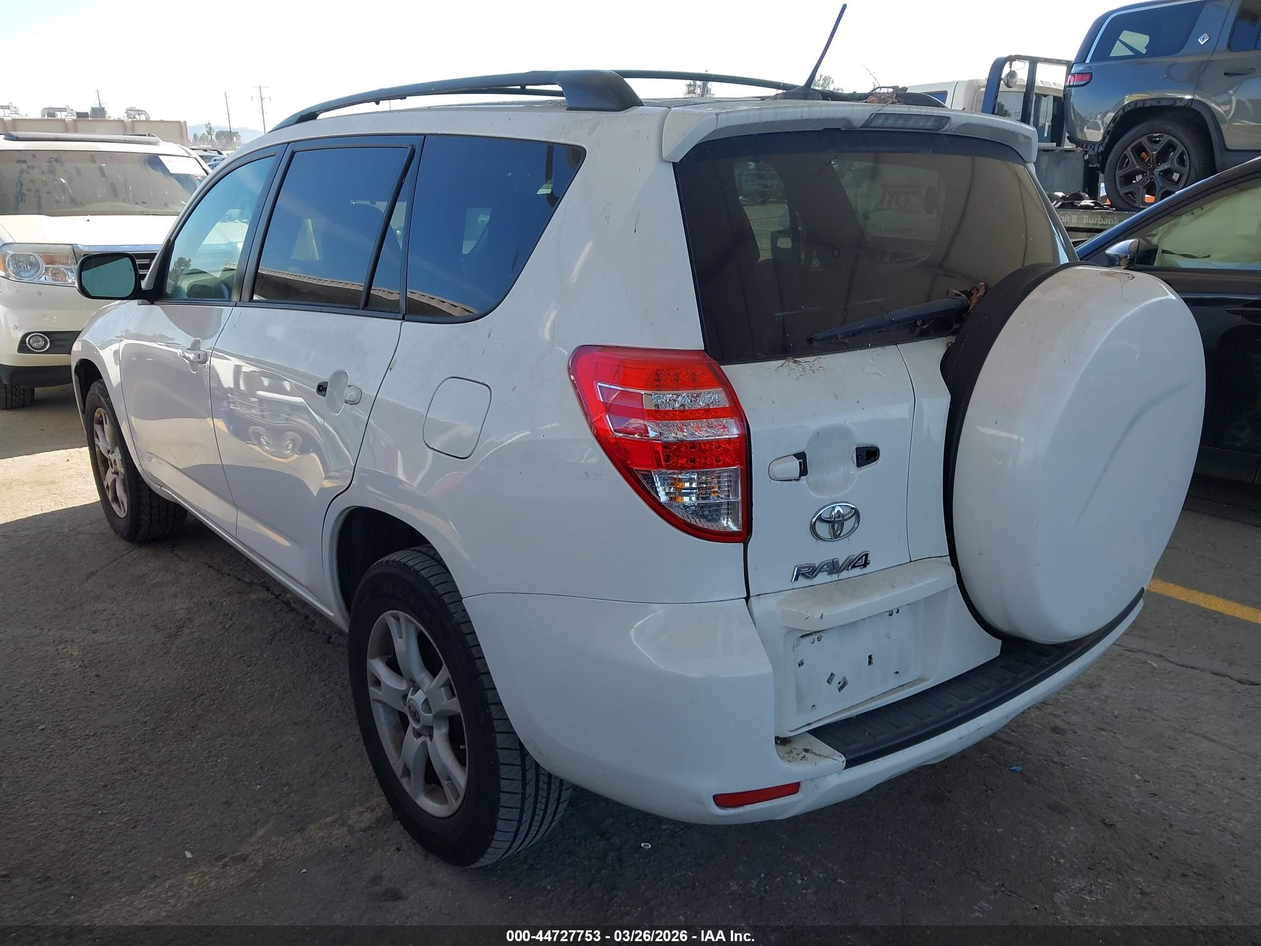 TOYOTA RAV4 image 3