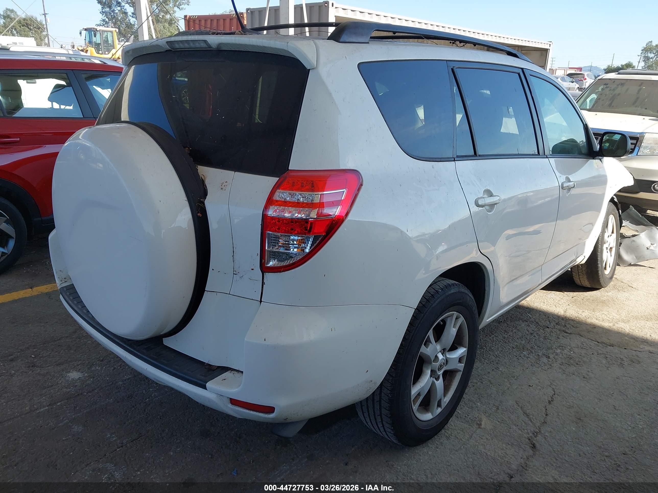 TOYOTA RAV4 image 4