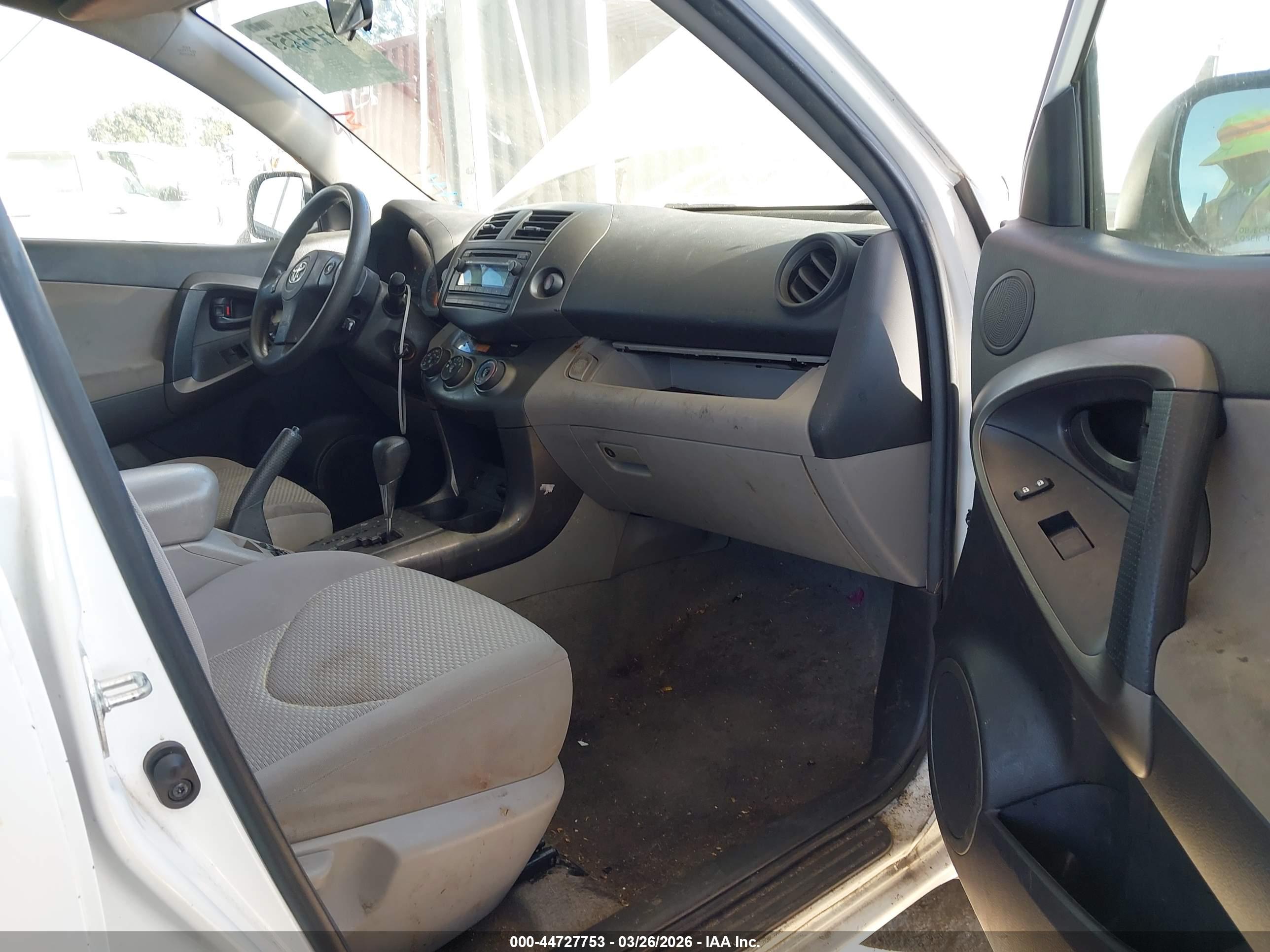 TOYOTA RAV4 image 5